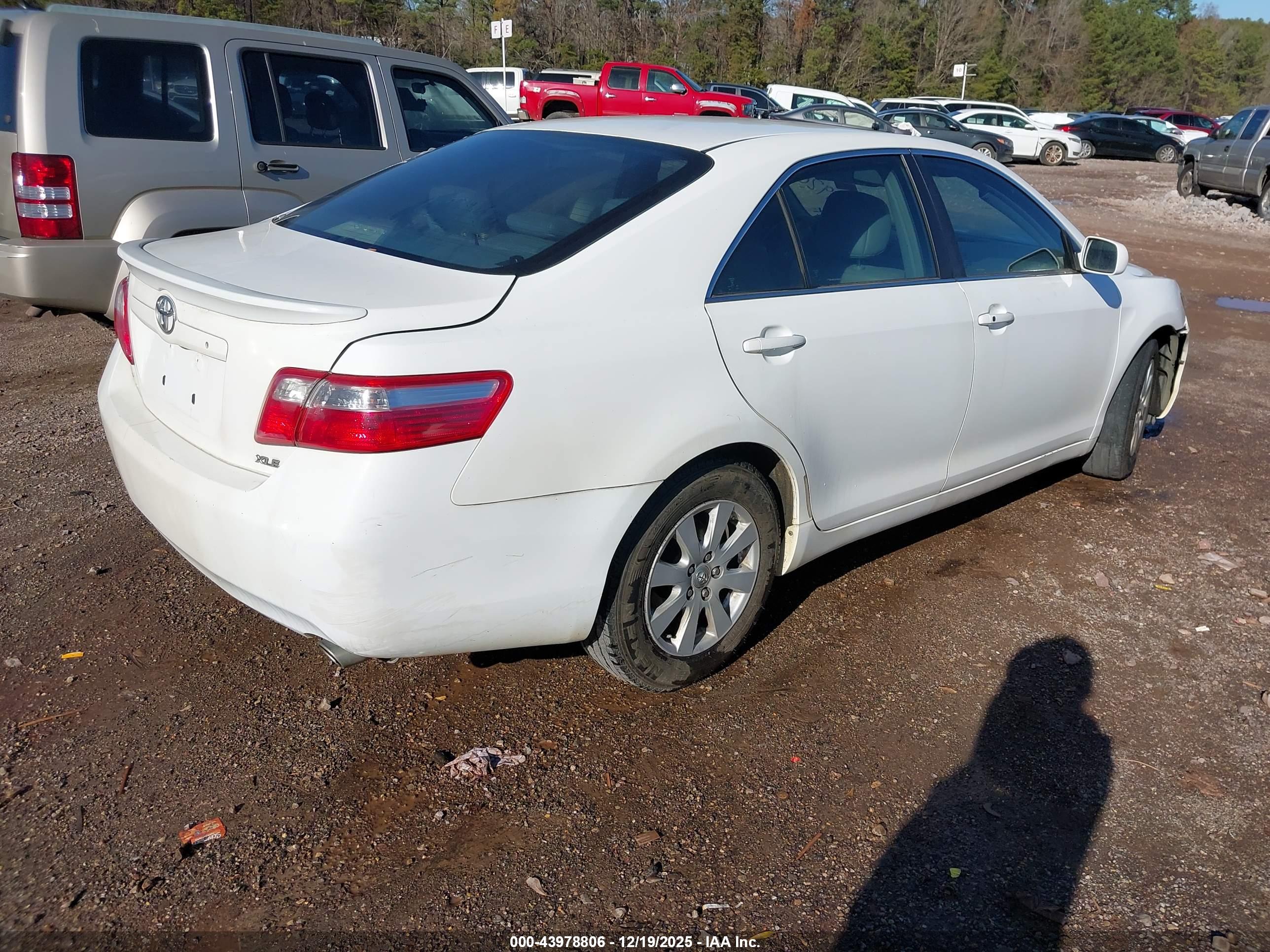 TOYOTA CAMRY image 4