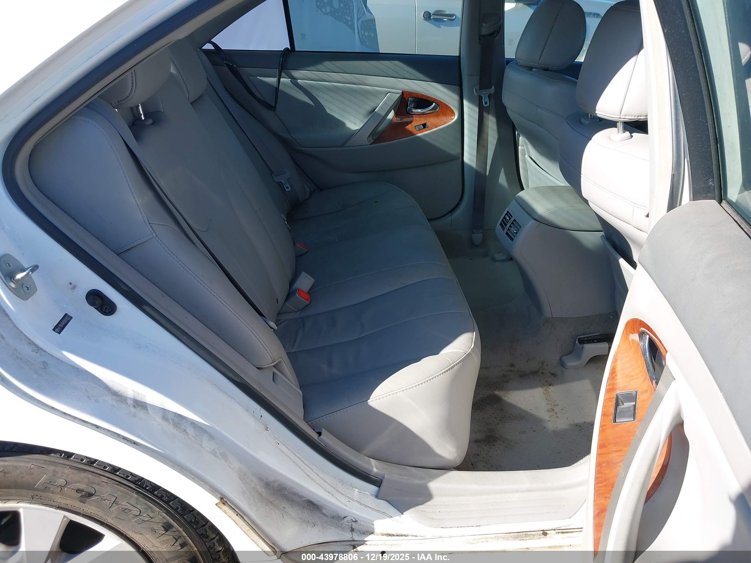 TOYOTA CAMRY image 8