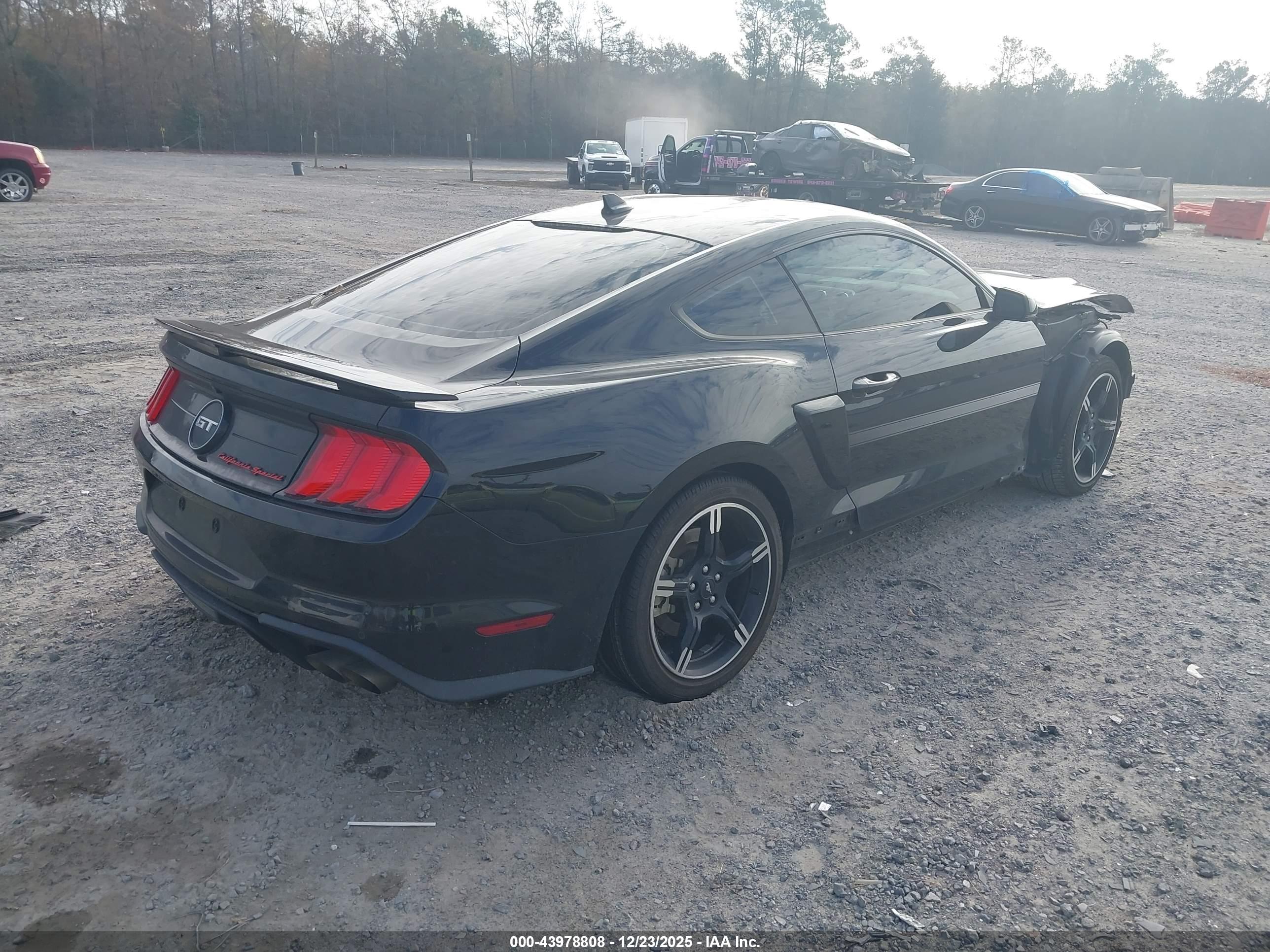 FORD MUSTANG image 4