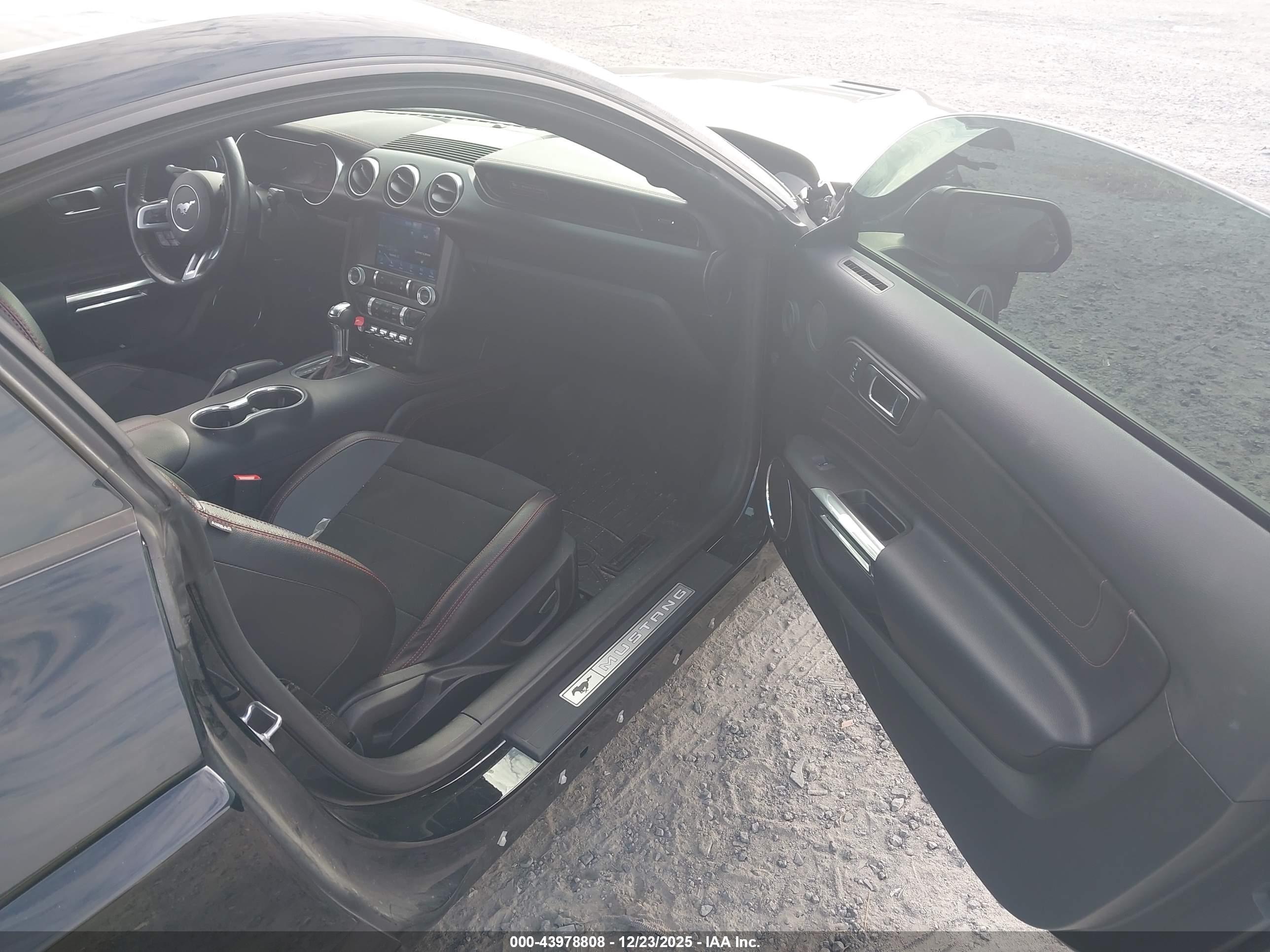 FORD MUSTANG image 5
