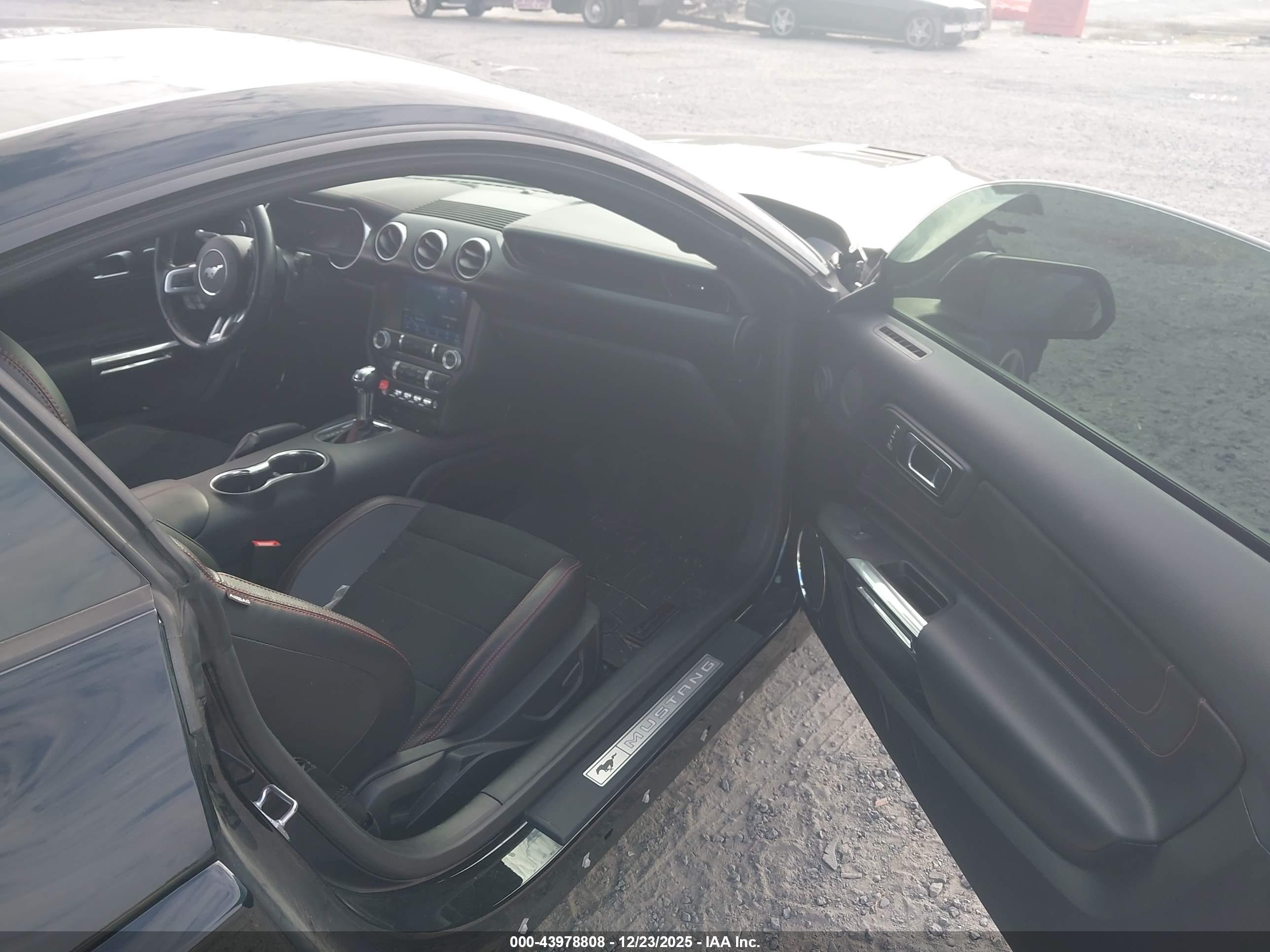 FORD MUSTANG image 8