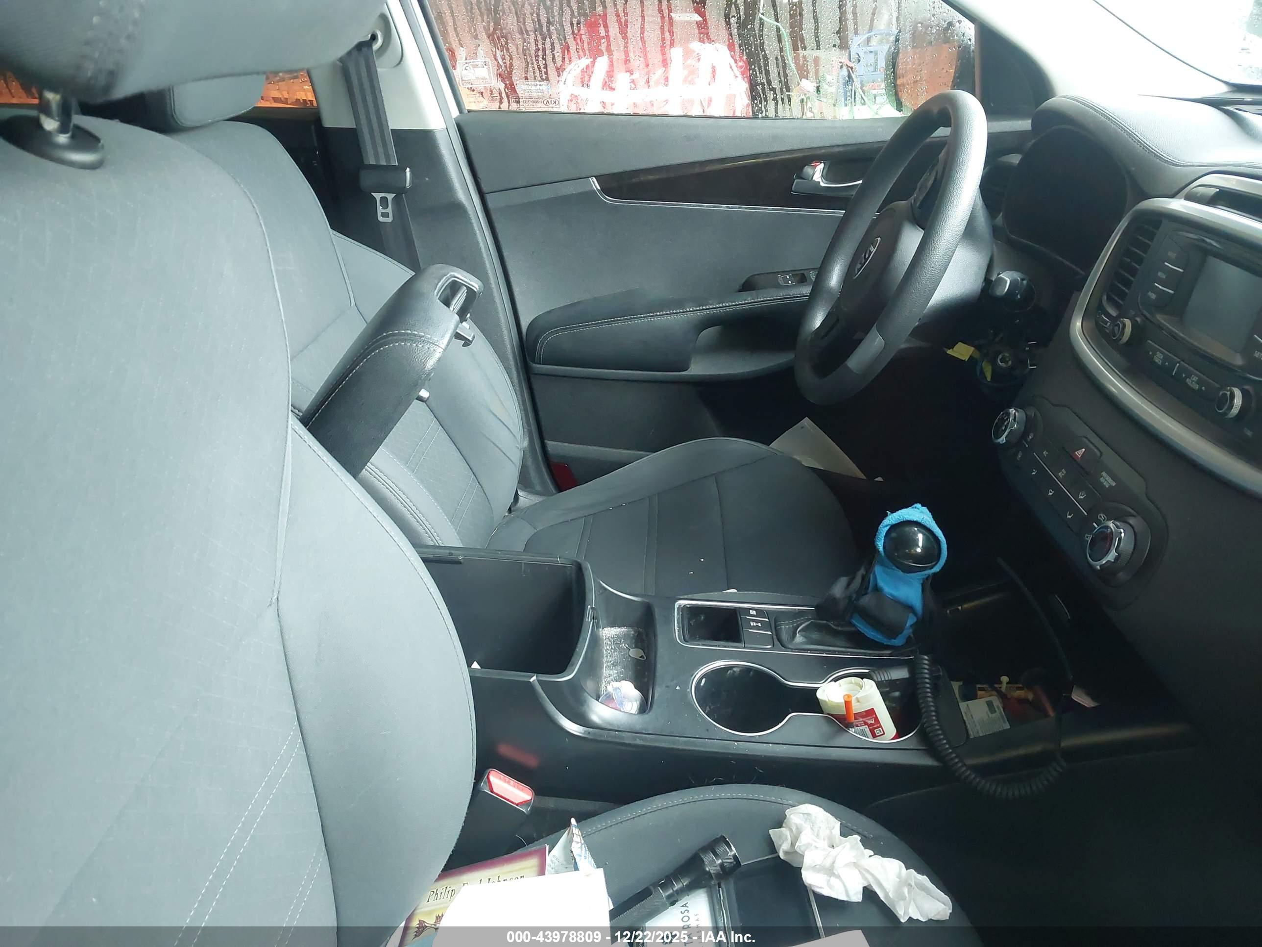 KIA SORENTO image 5