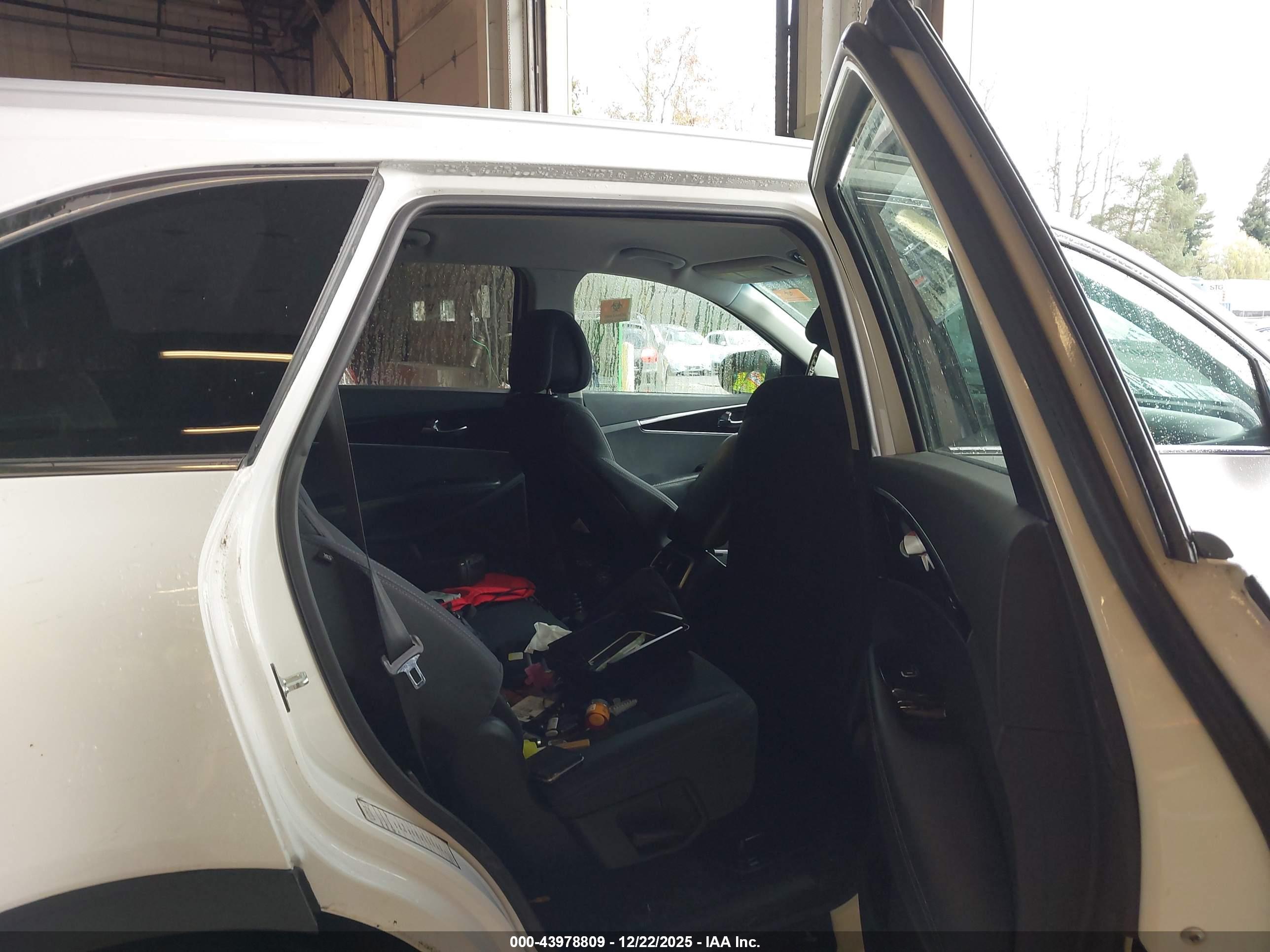 KIA SORENTO image 8