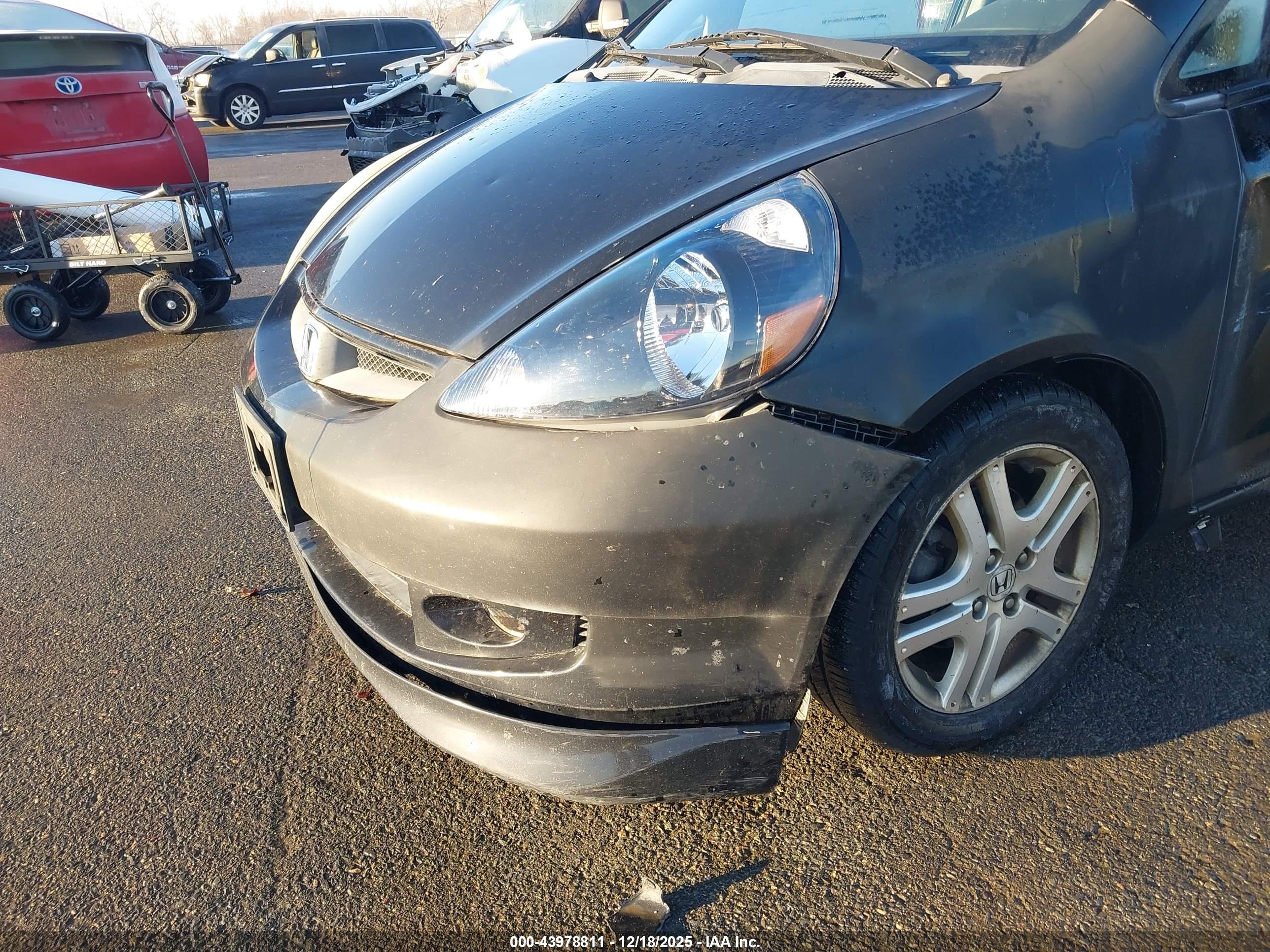 HONDA FIT image 6