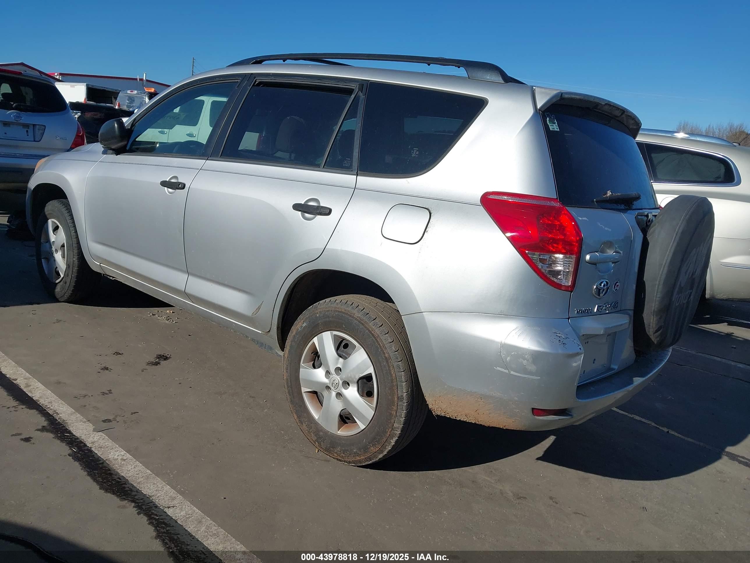 TOYOTA RAV4 image 3