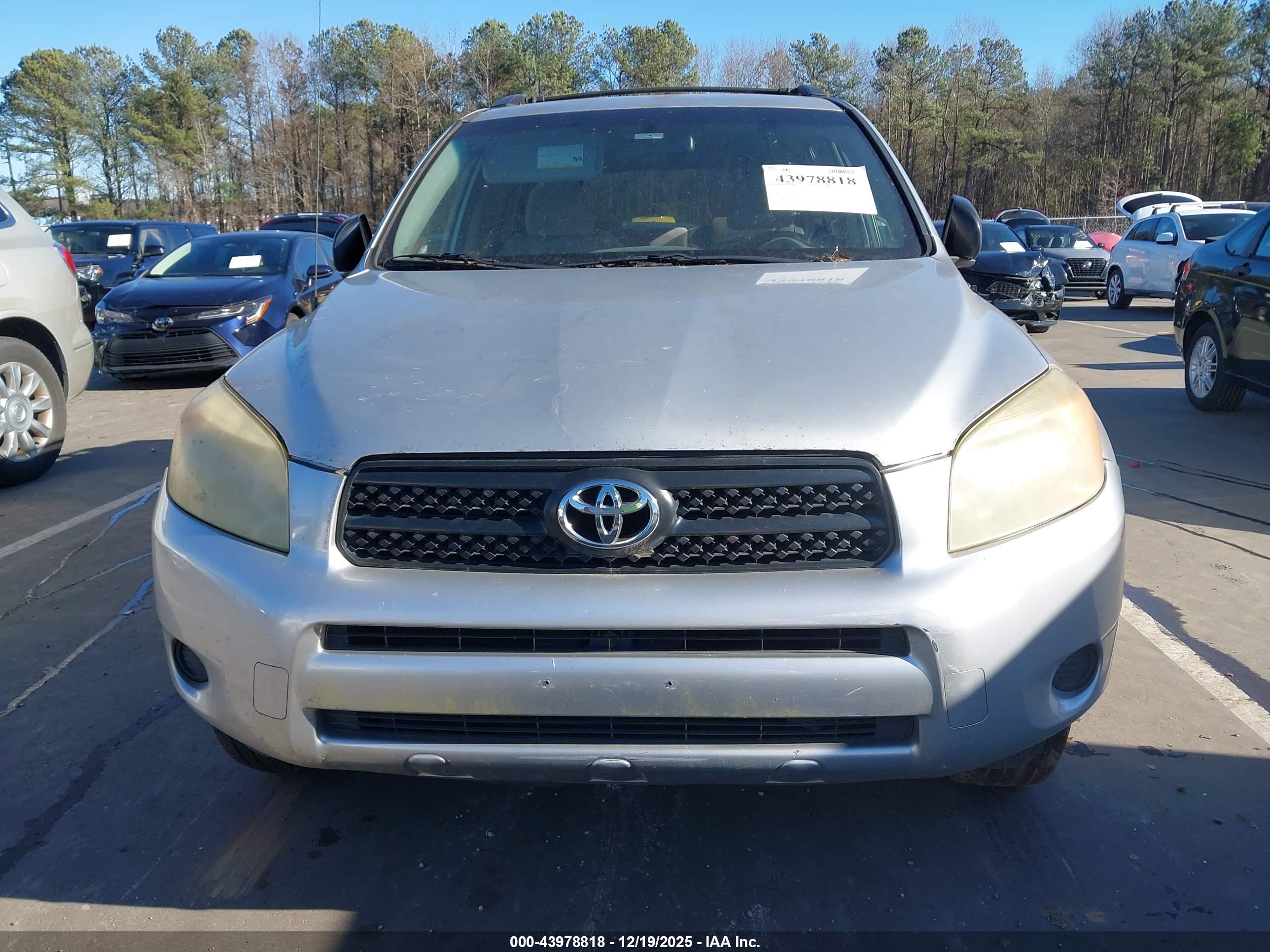 TOYOTA RAV4 image 6