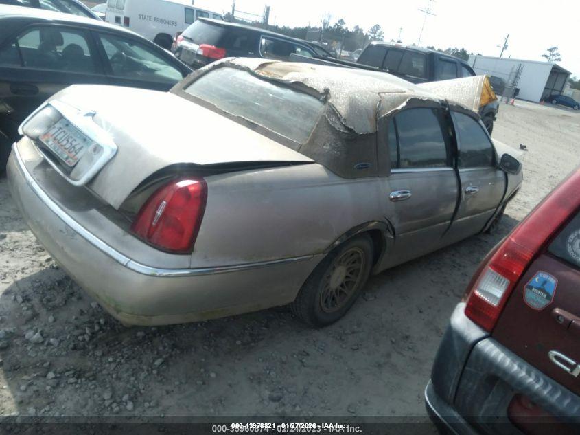 LINCOLN TOWN image 4