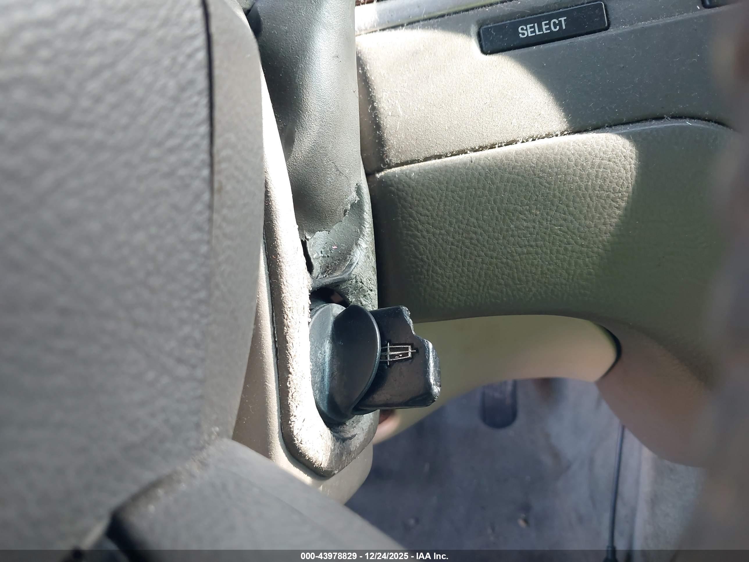 LINCOLN TOWN image 11