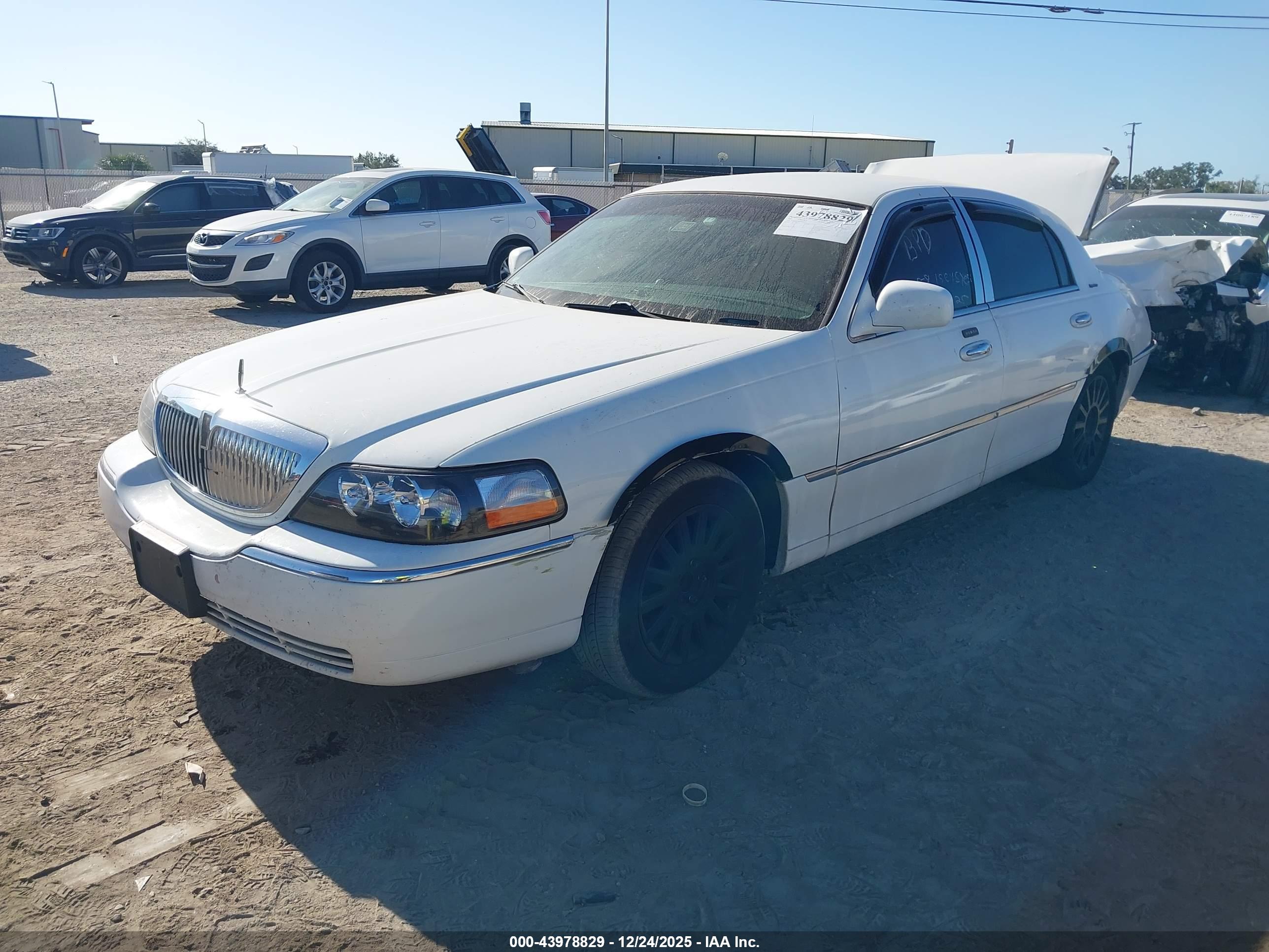 LINCOLN TOWN image 2