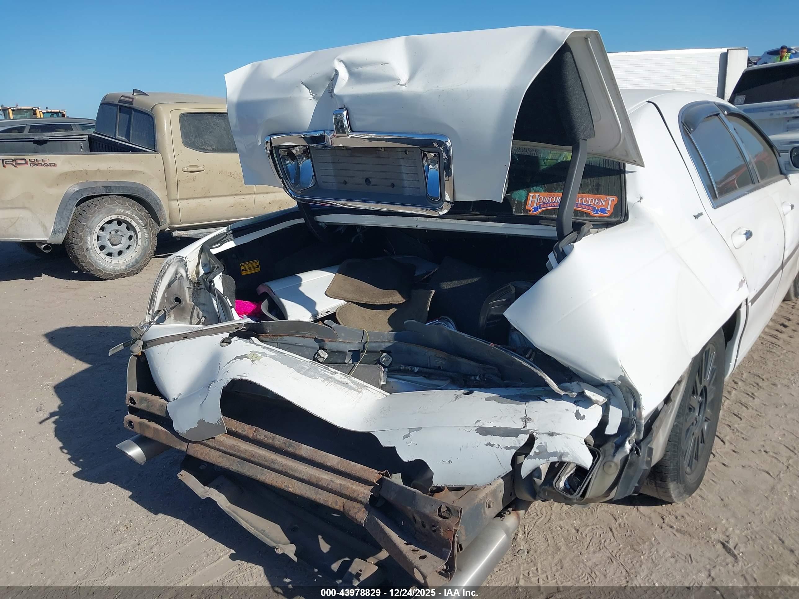 LINCOLN TOWN image 6