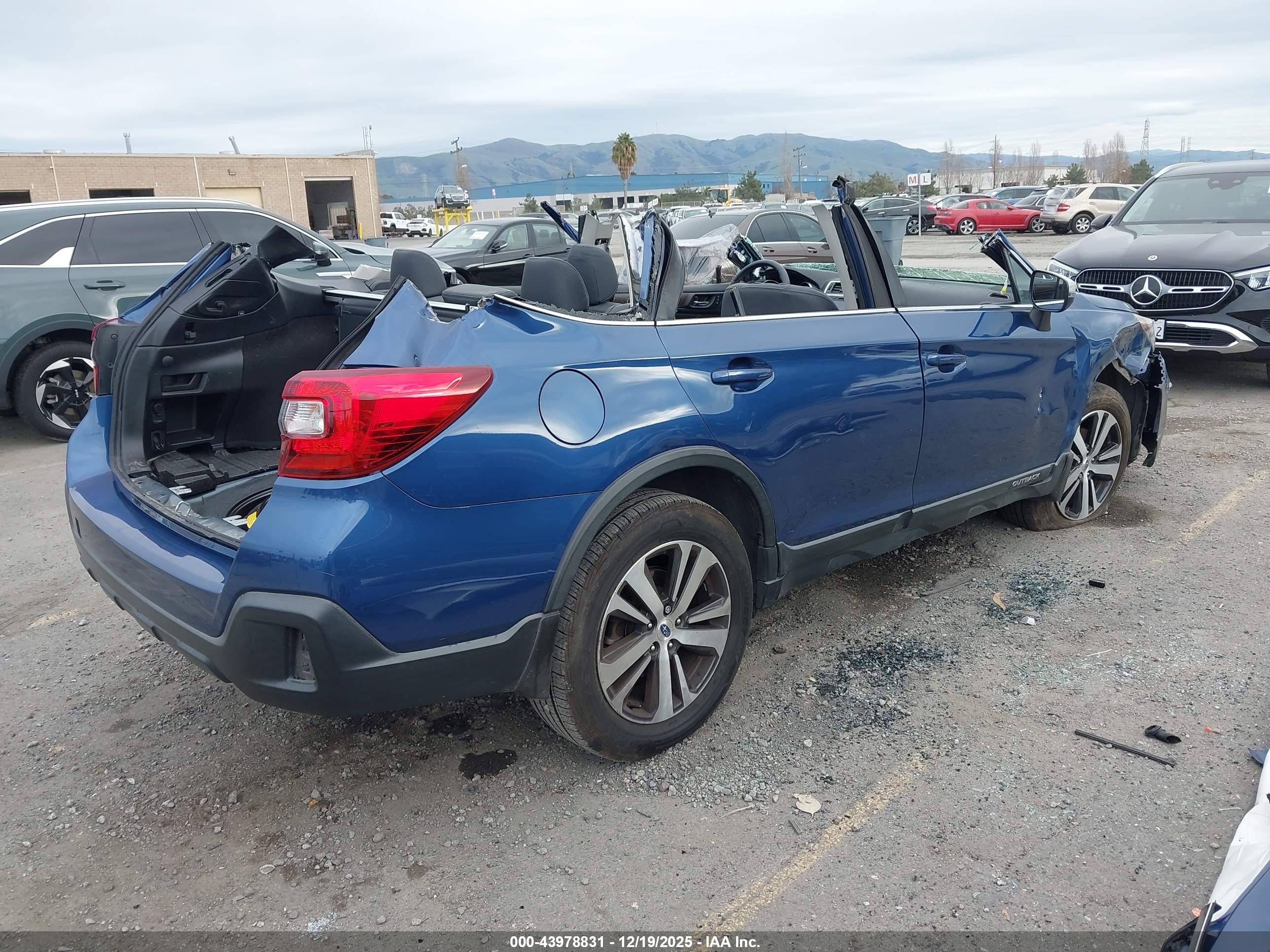 SUBARU OUTBACK image 4