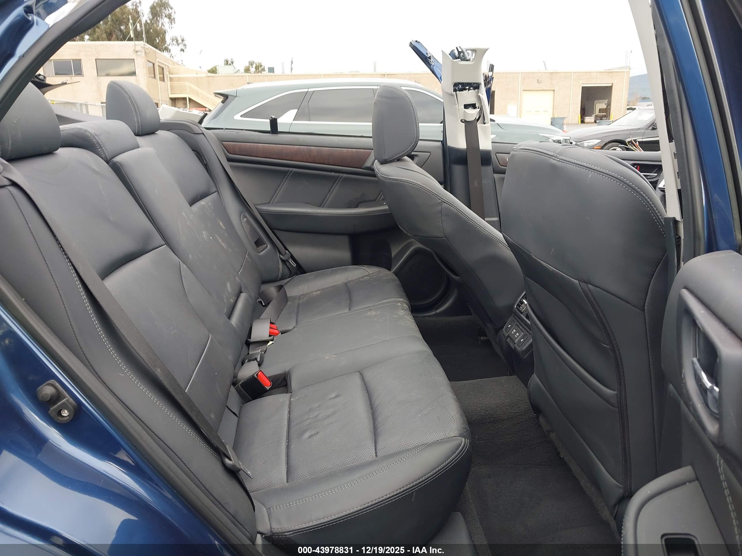 SUBARU OUTBACK image 8