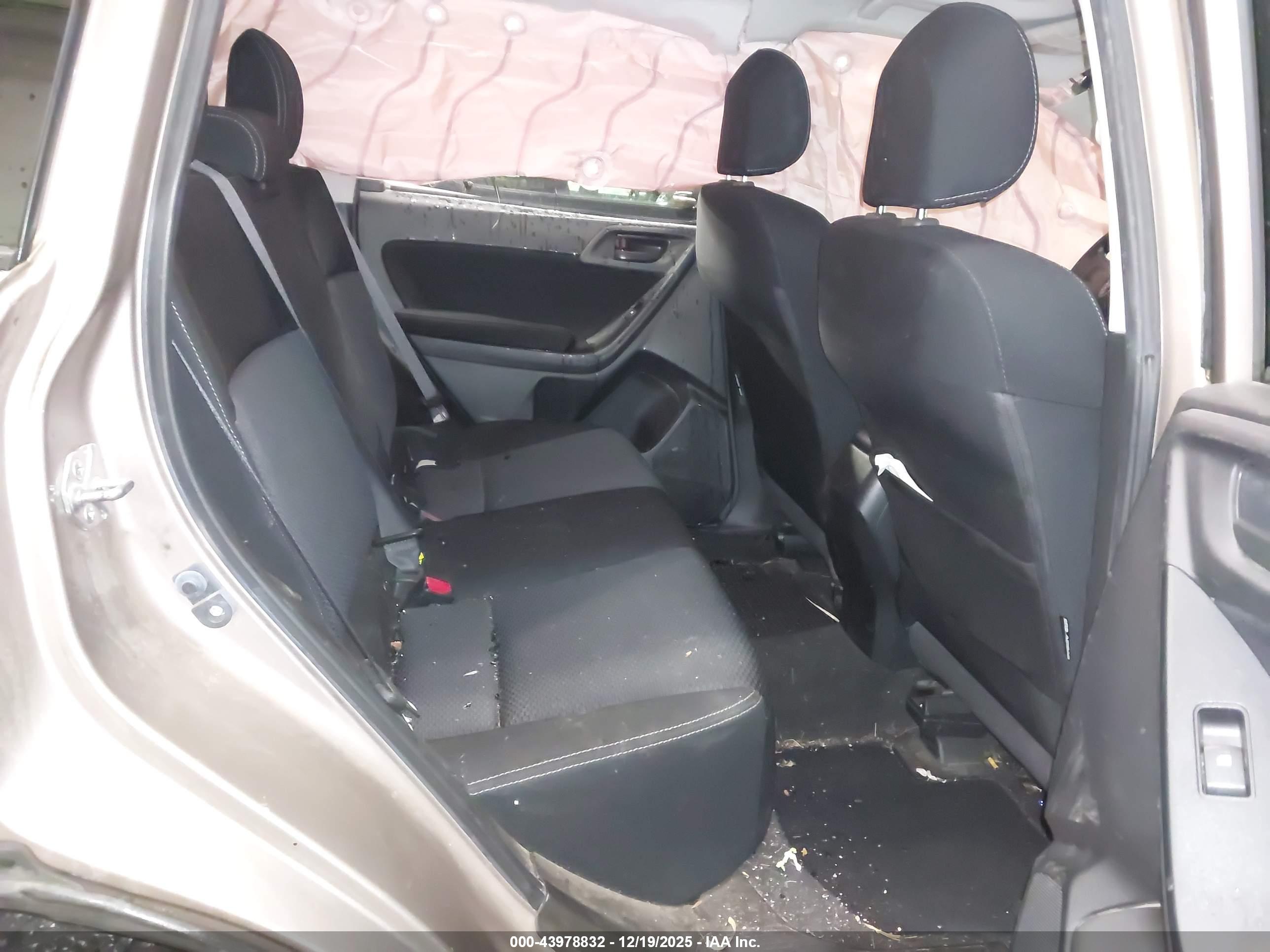 SUBARU FORESTER image 8