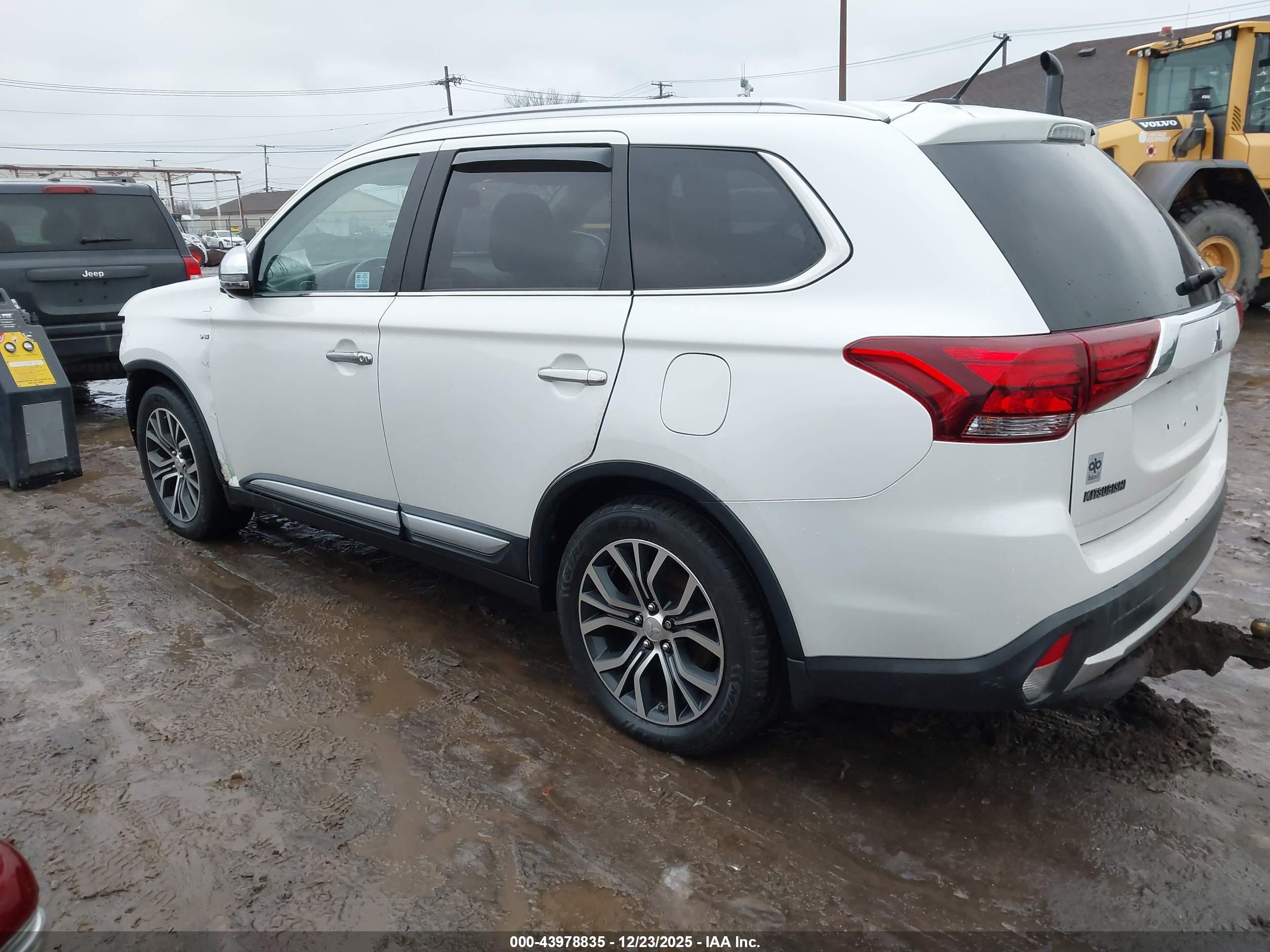 MITSUBISHI OUTLANDER image 3