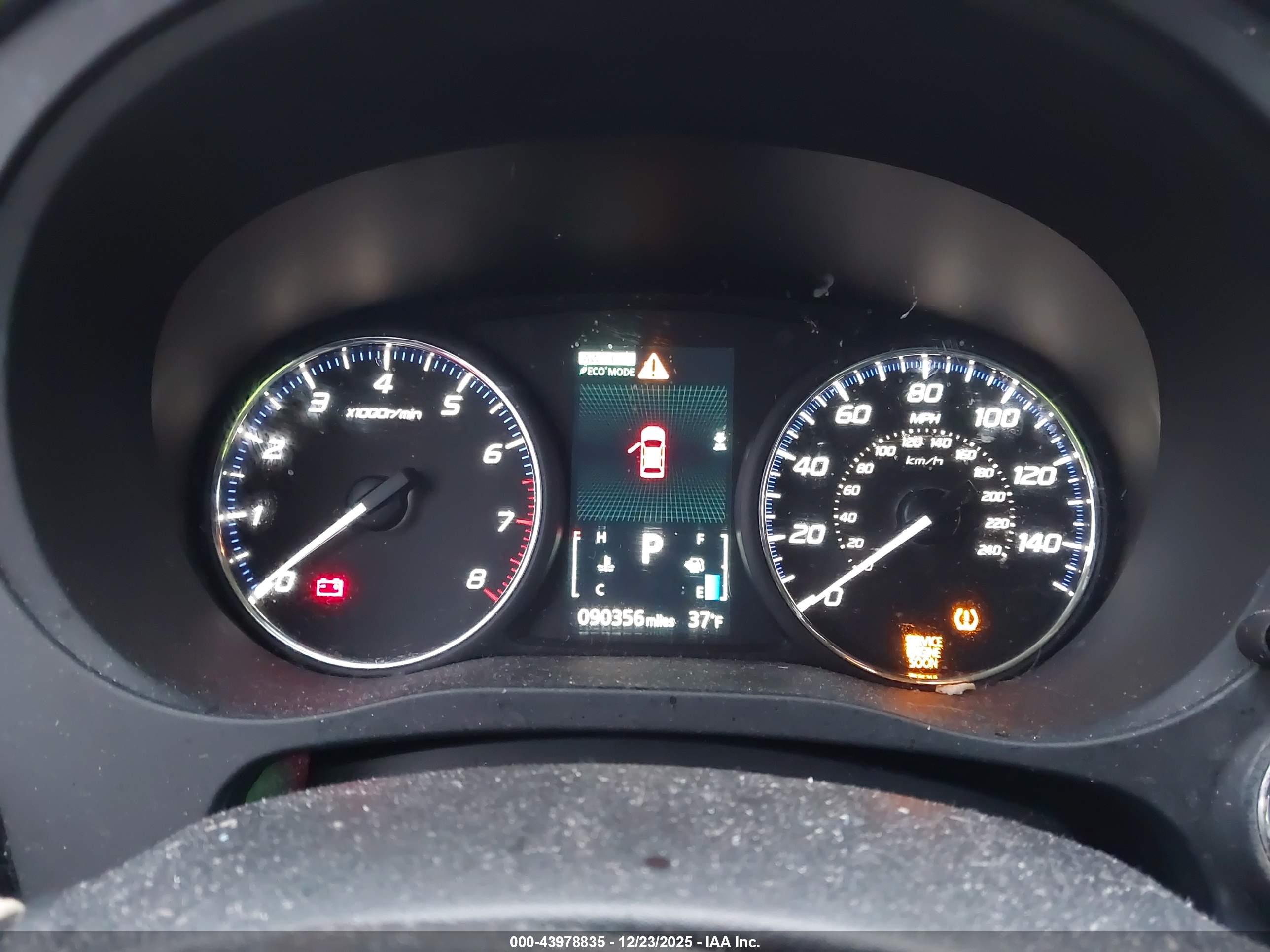 MITSUBISHI OUTLANDER image 7