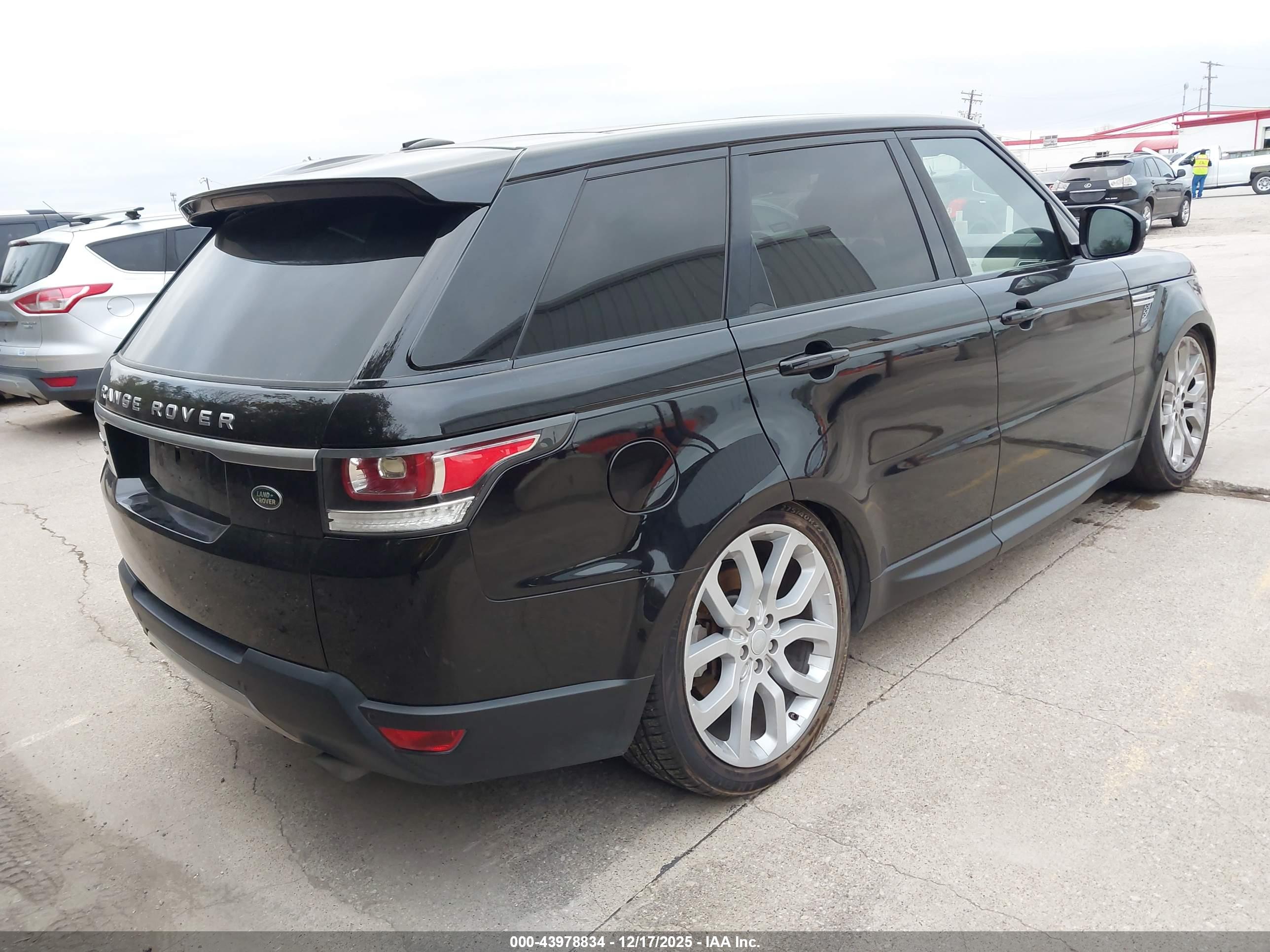 LAND ROVER image 4