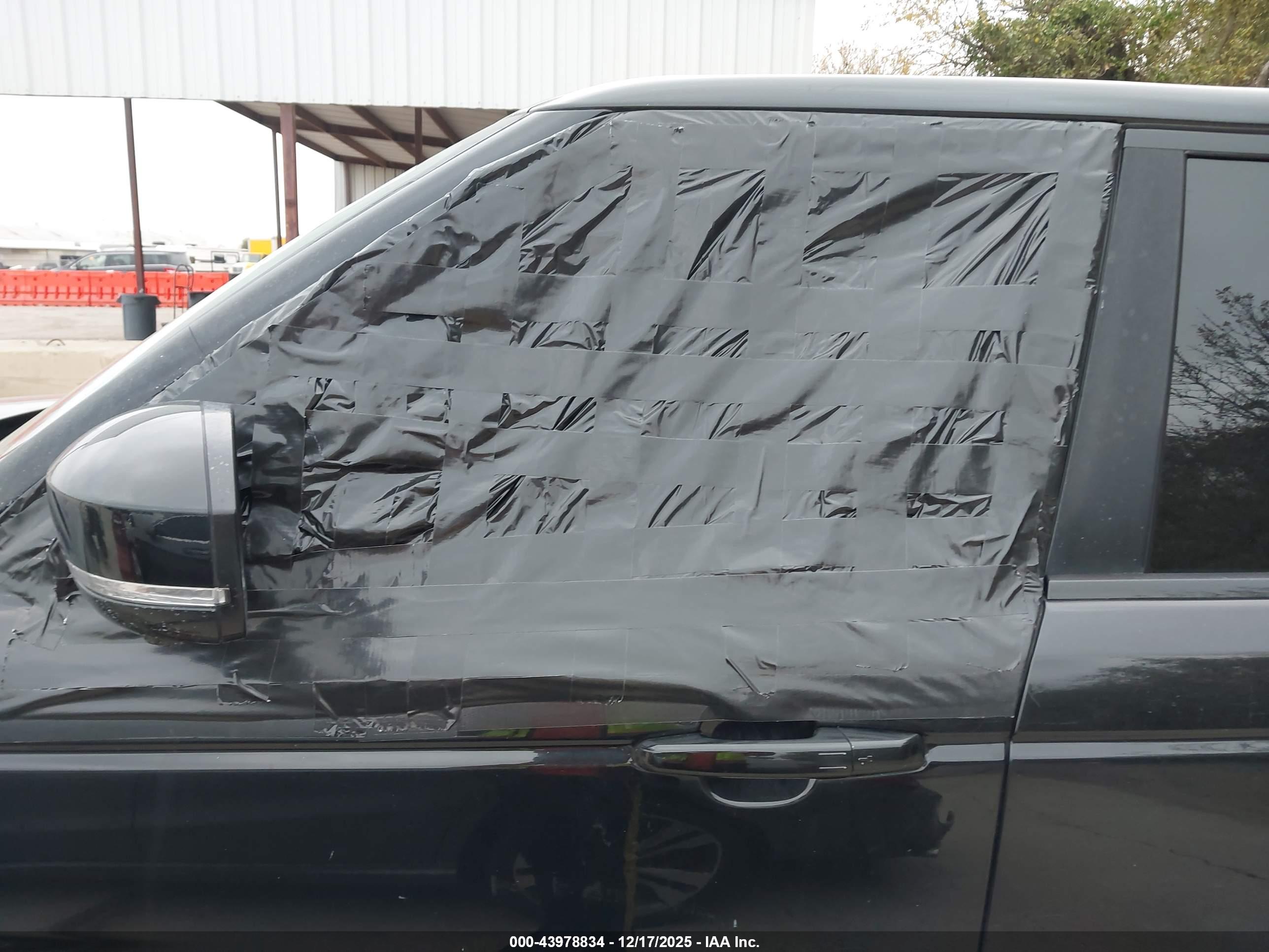 LAND ROVER image 6