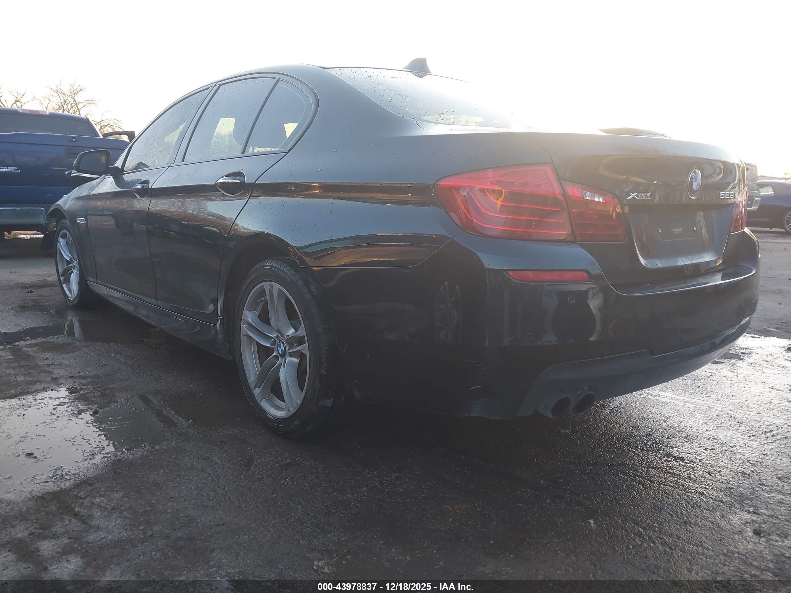 BMW 528I image 3