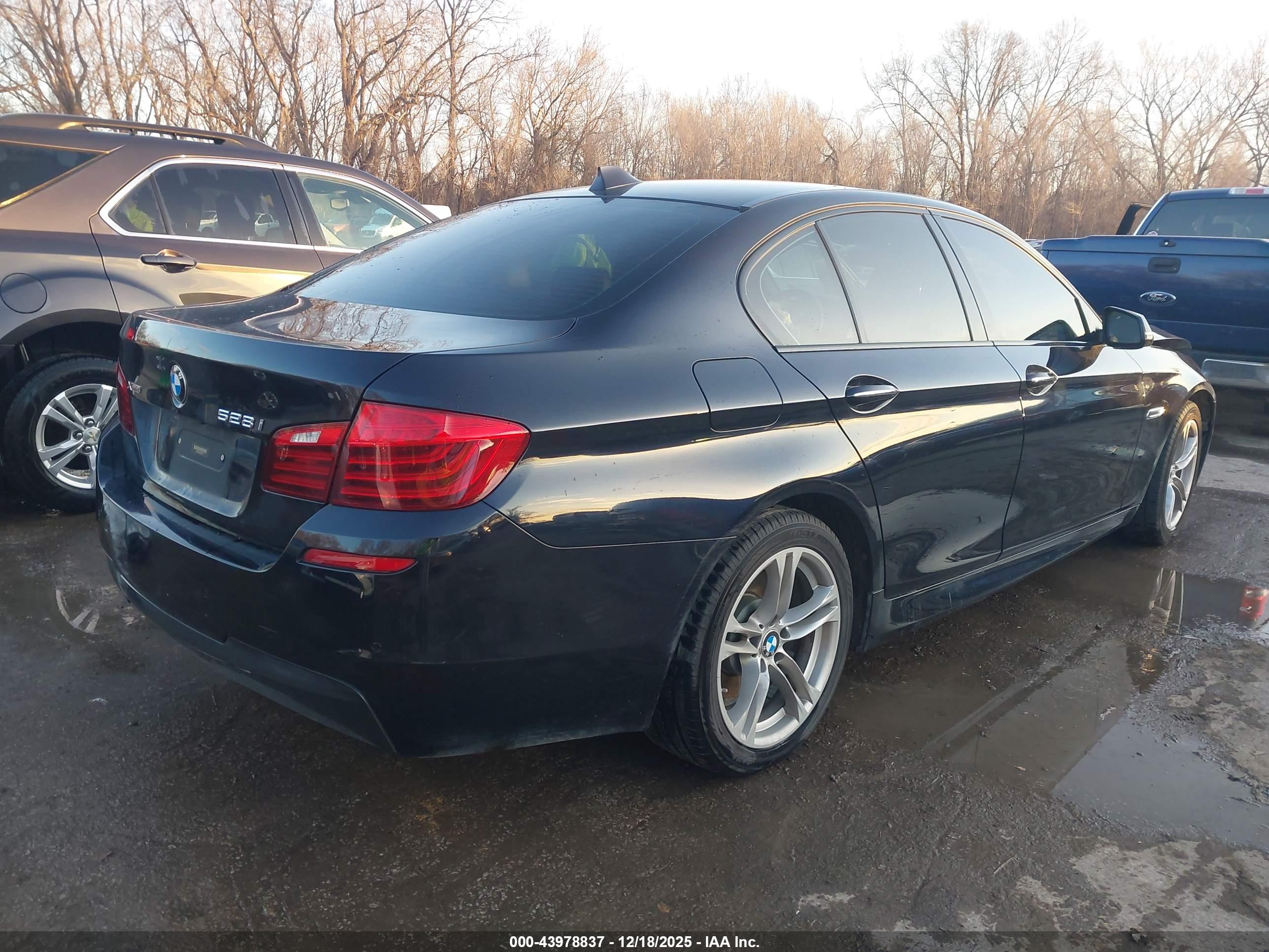 BMW 528I image 4