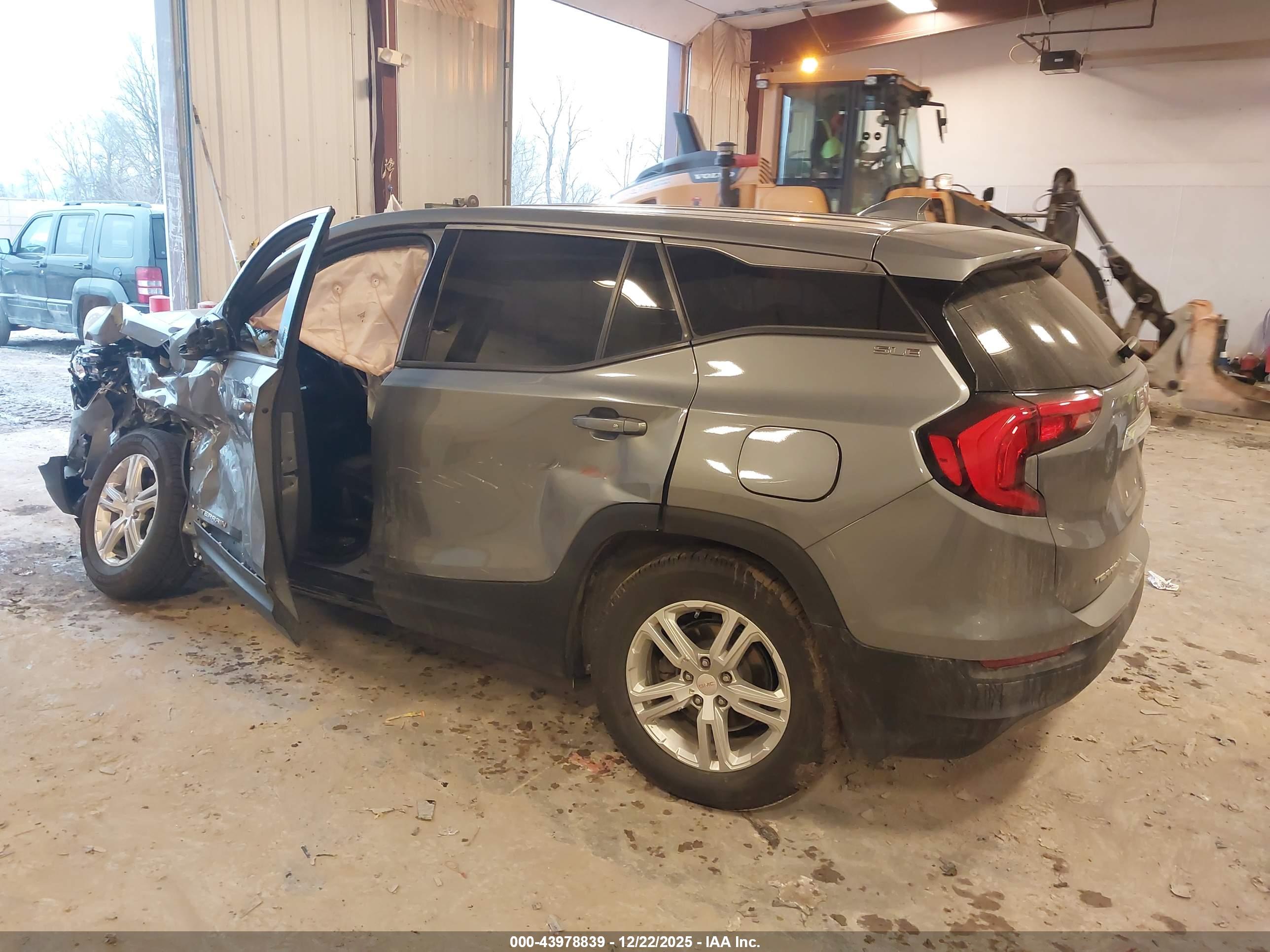 GMC TERRAIN image 3
