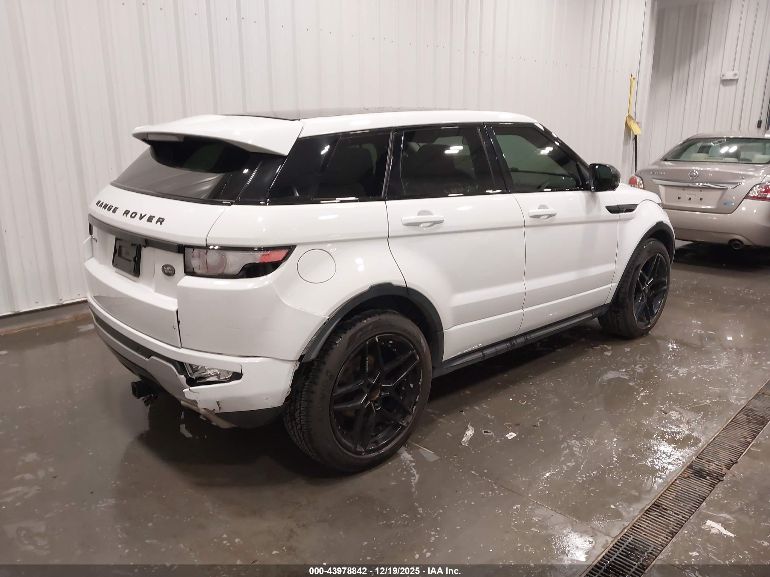LAND ROVER image 4