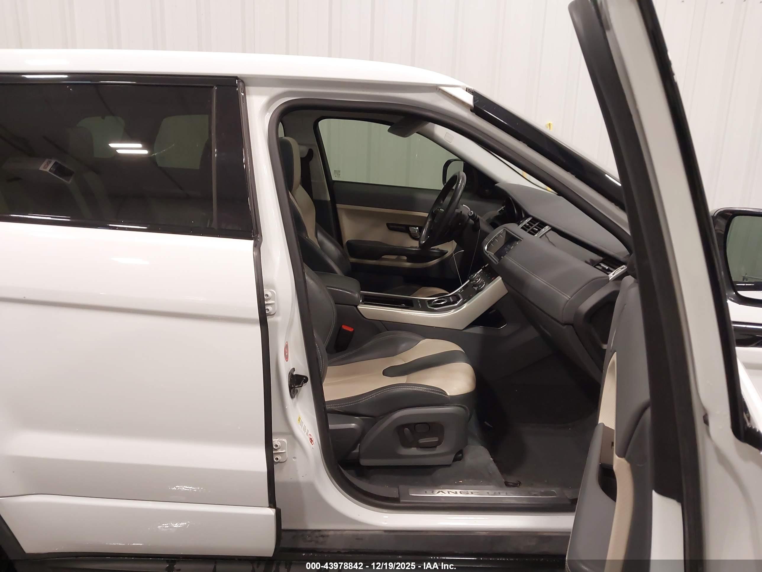 LAND ROVER image 5