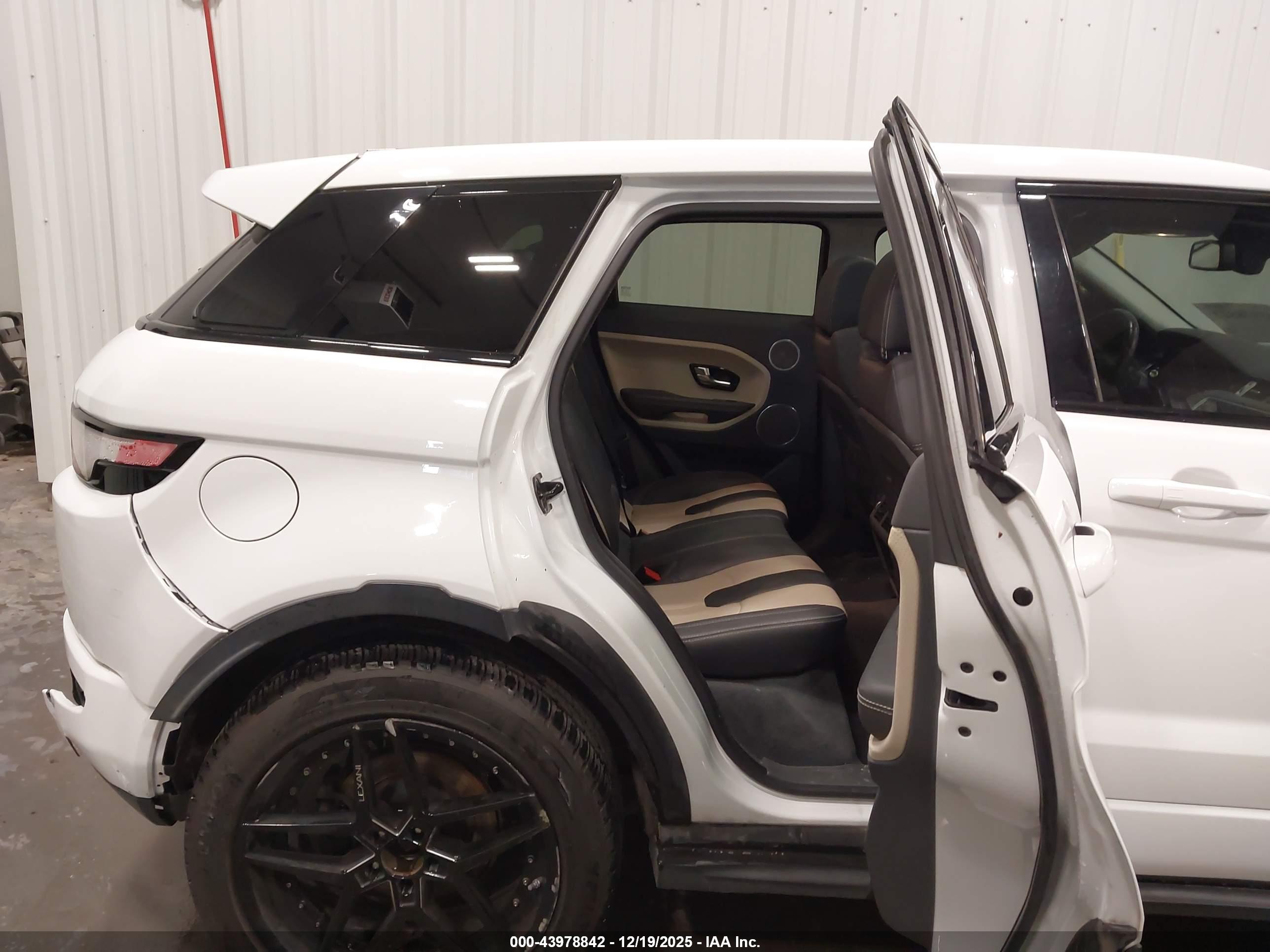 LAND ROVER image 8