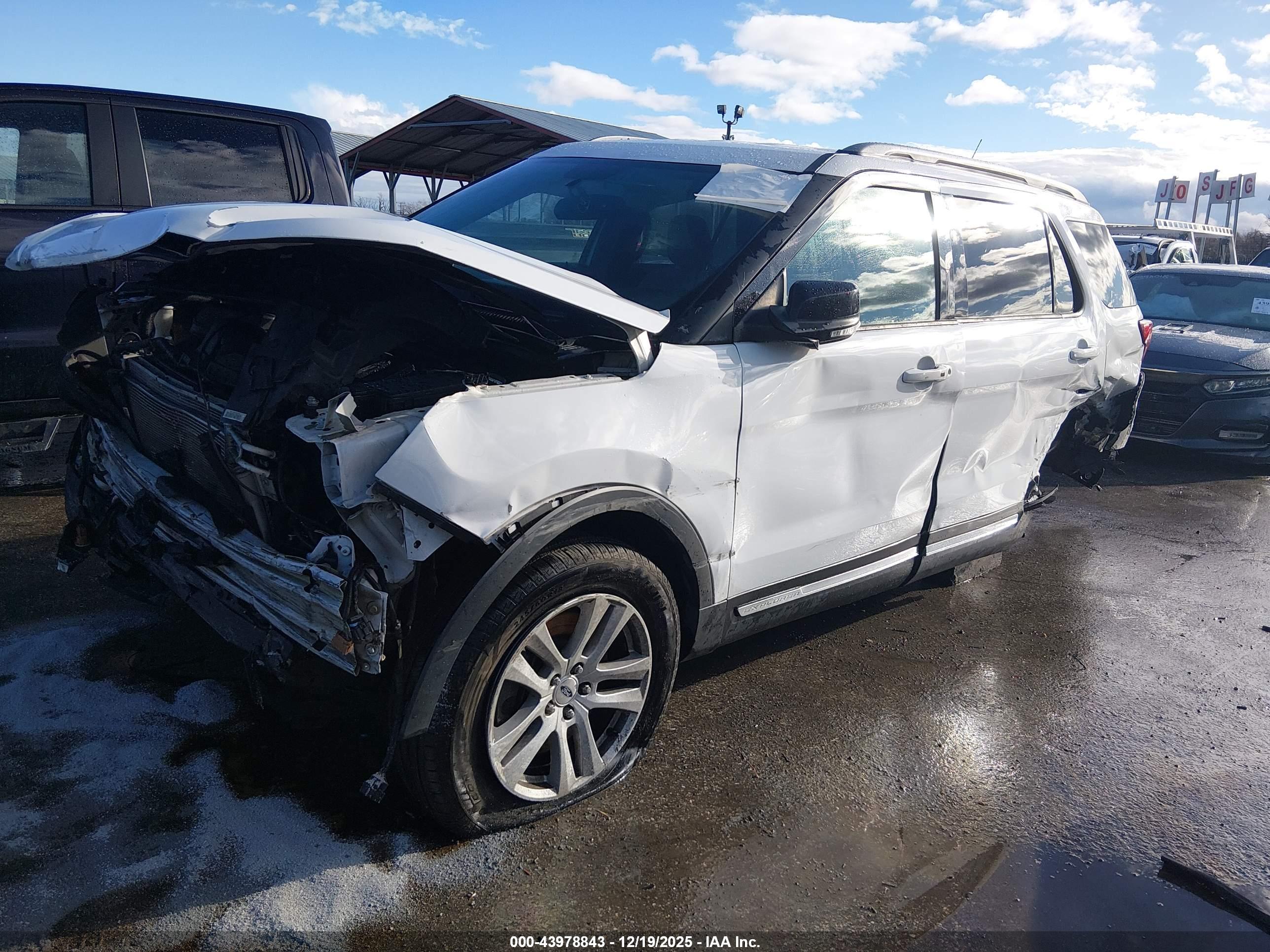 FORD EXPLORER image 2