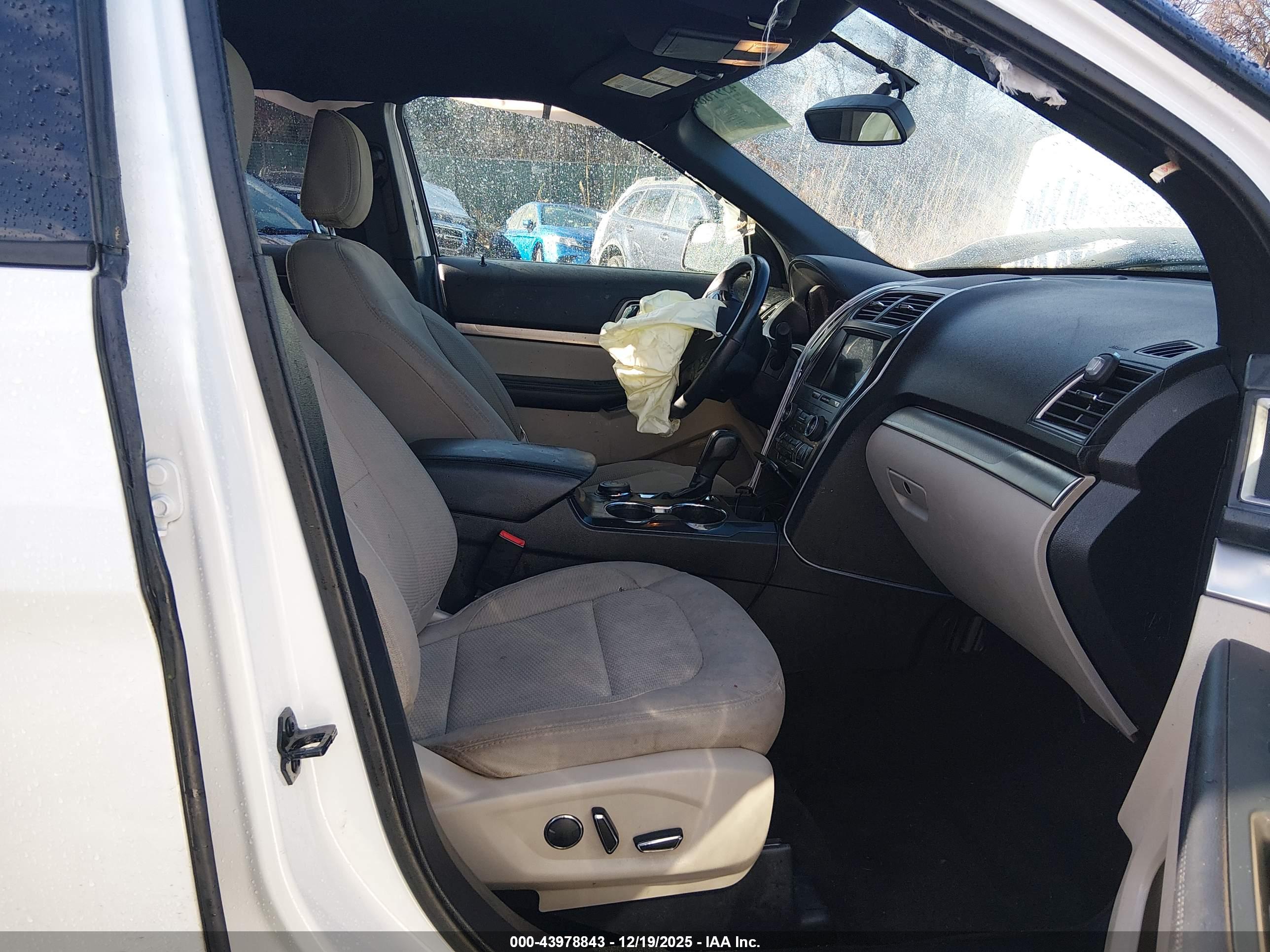 FORD EXPLORER image 5