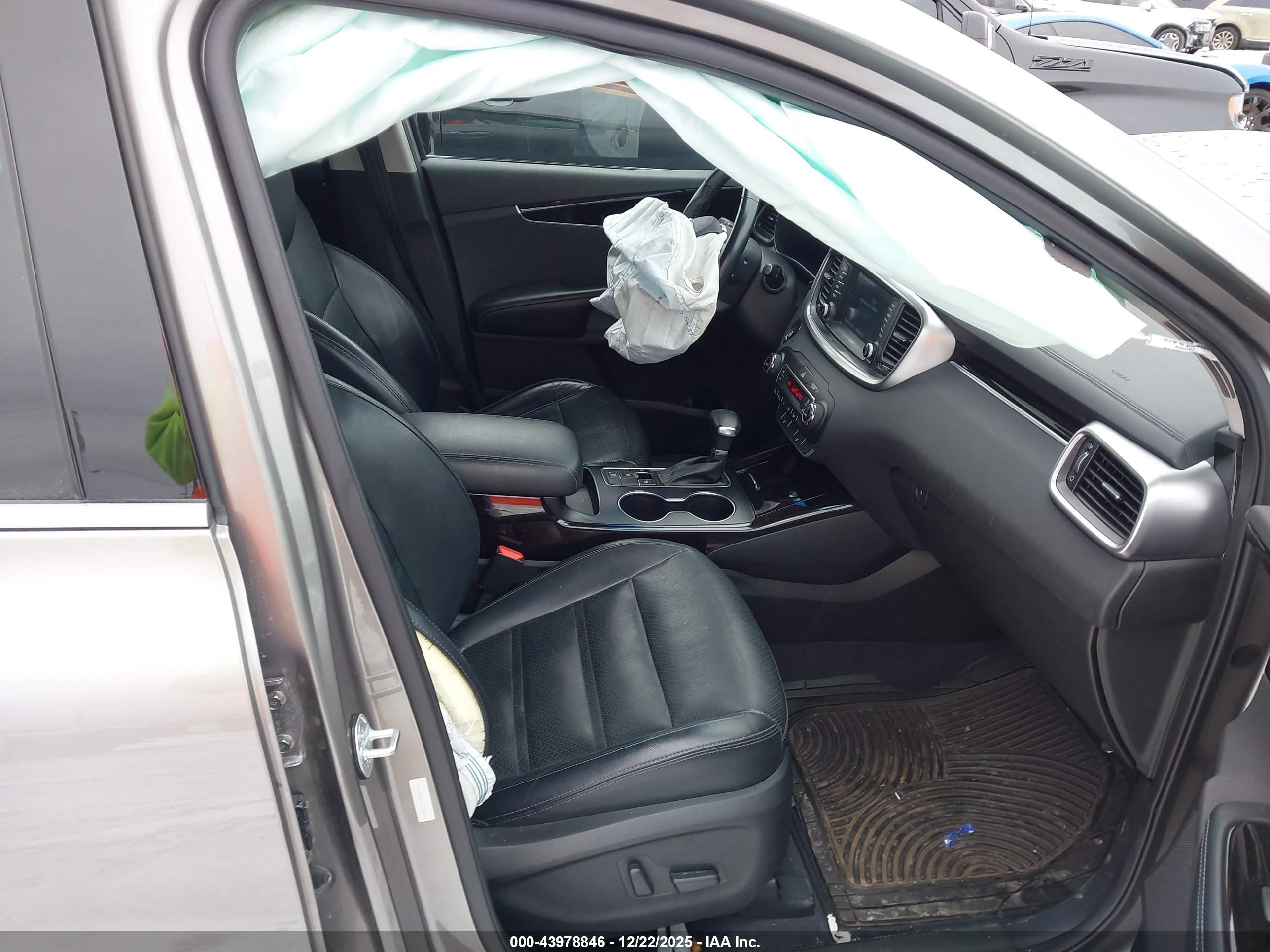 KIA SORENTO image 5