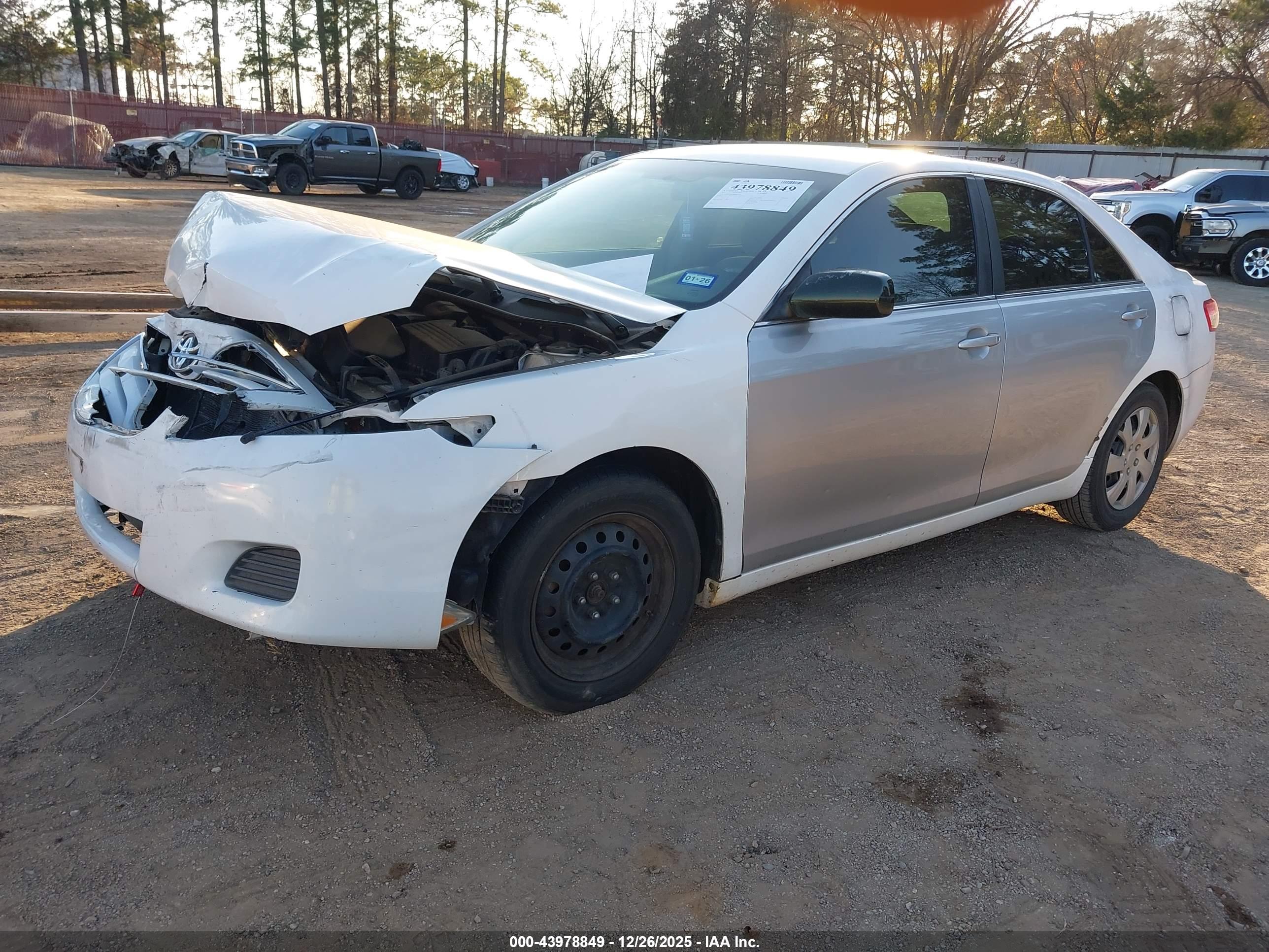 TOYOTA CAMRY image 2