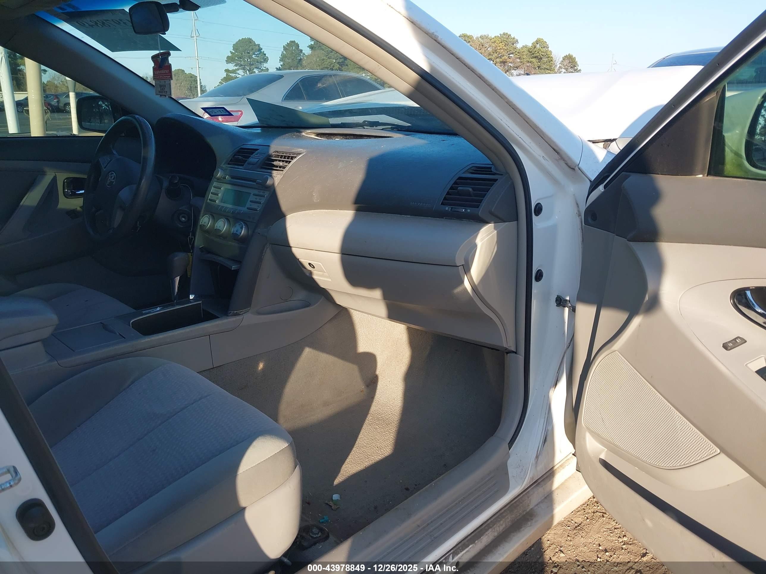 TOYOTA CAMRY image 5