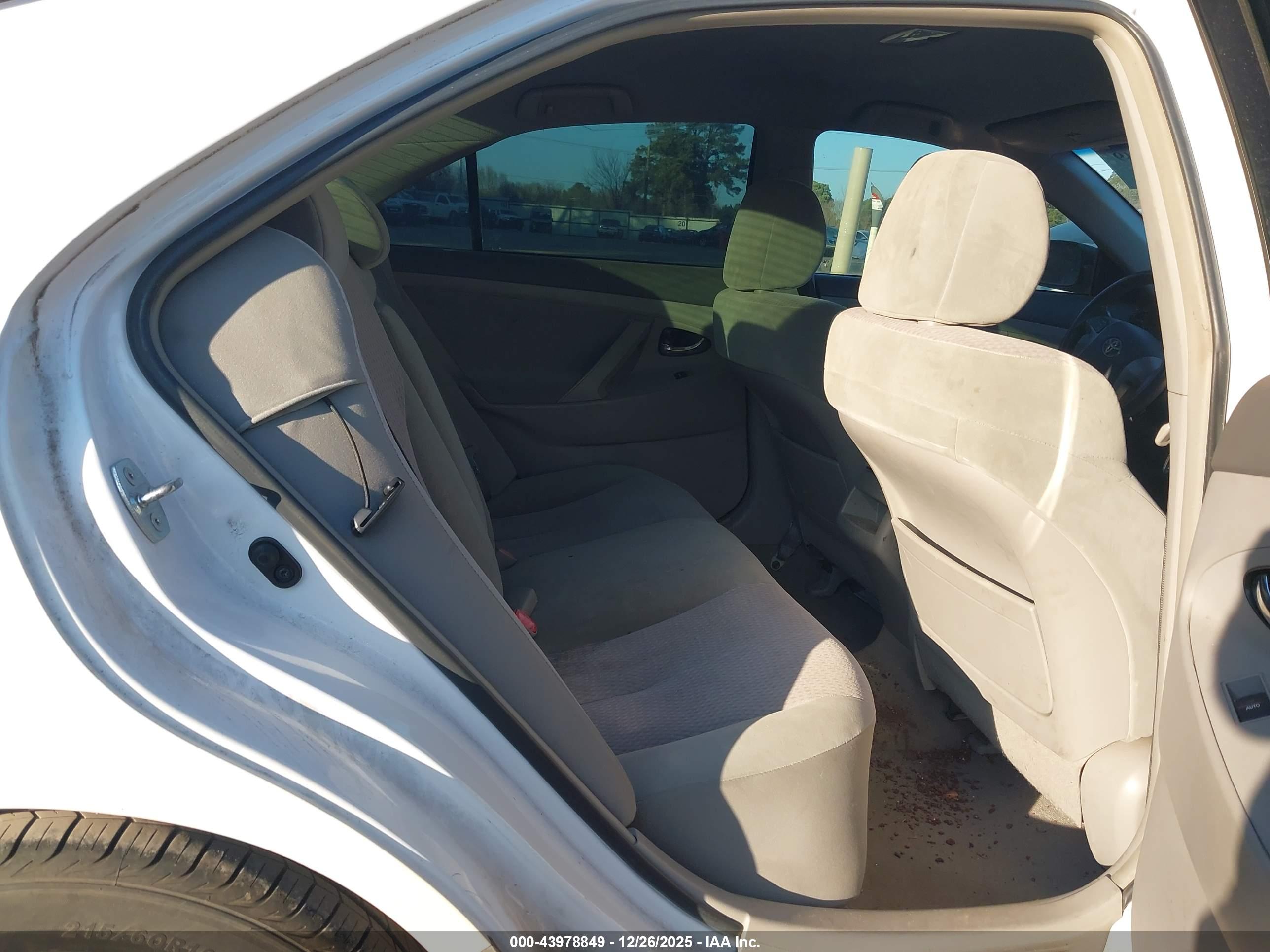 TOYOTA CAMRY image 8