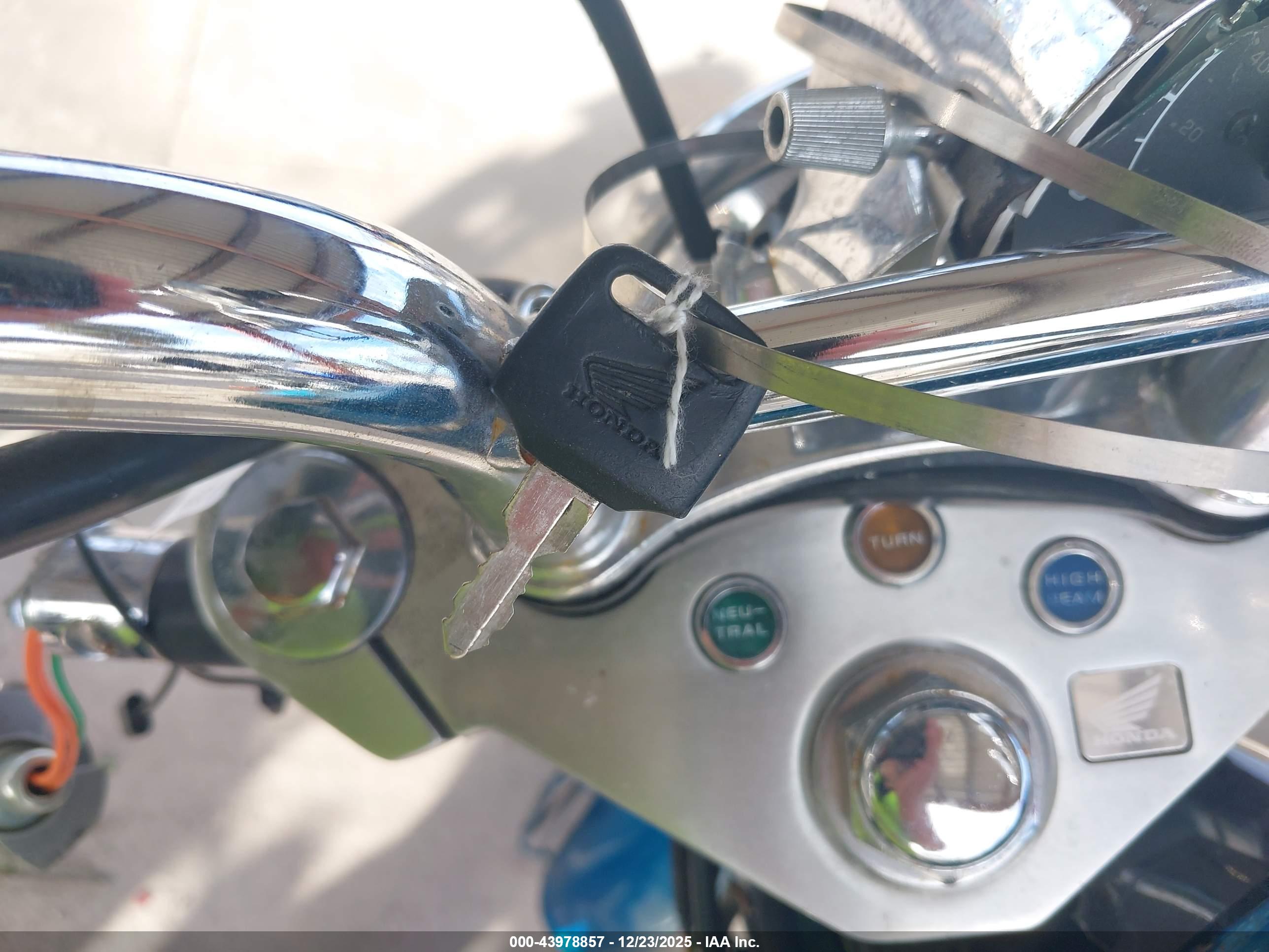 HONDA VT600 image 11