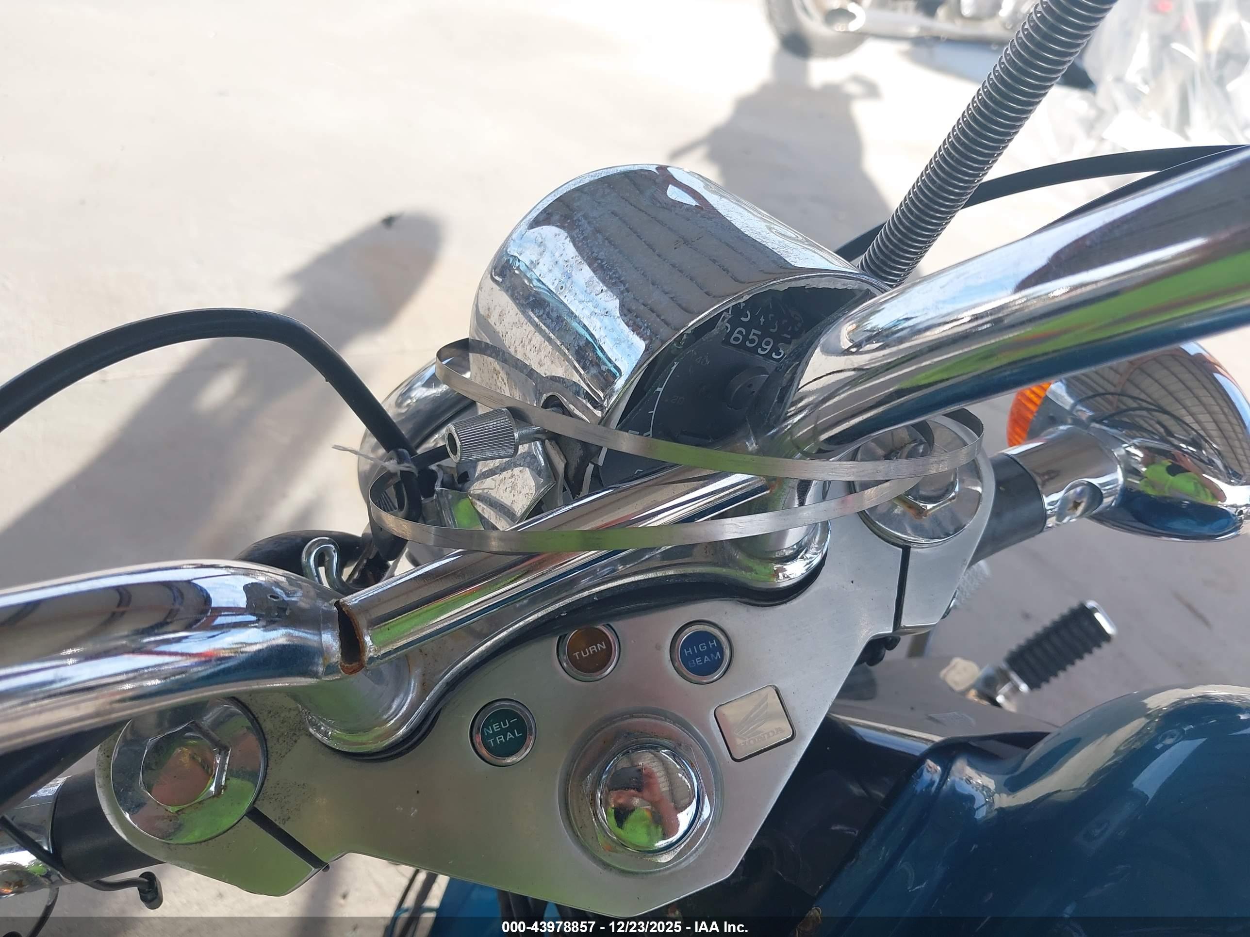 HONDA VT600 image 7