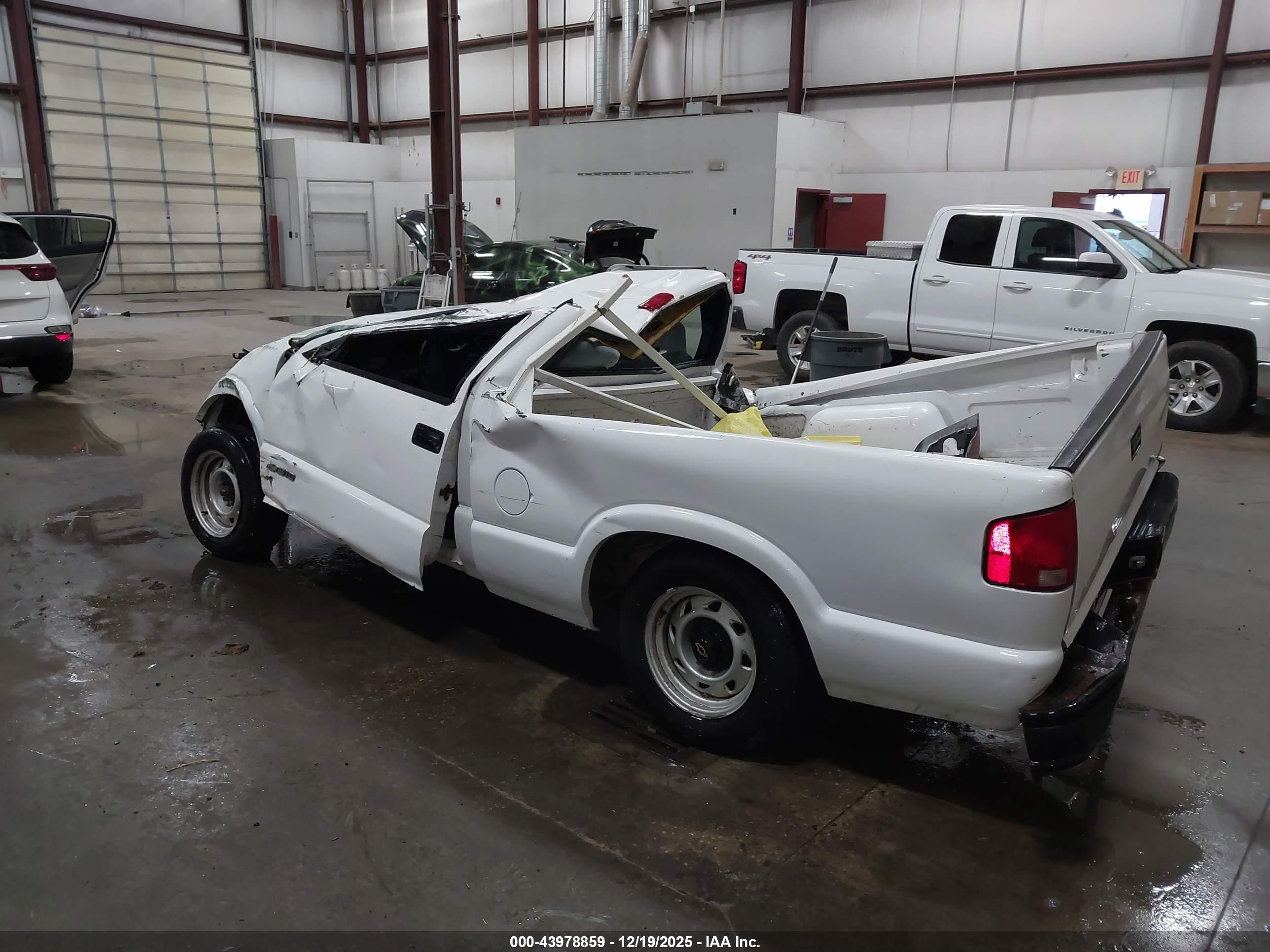 CHEVROLET S image 3