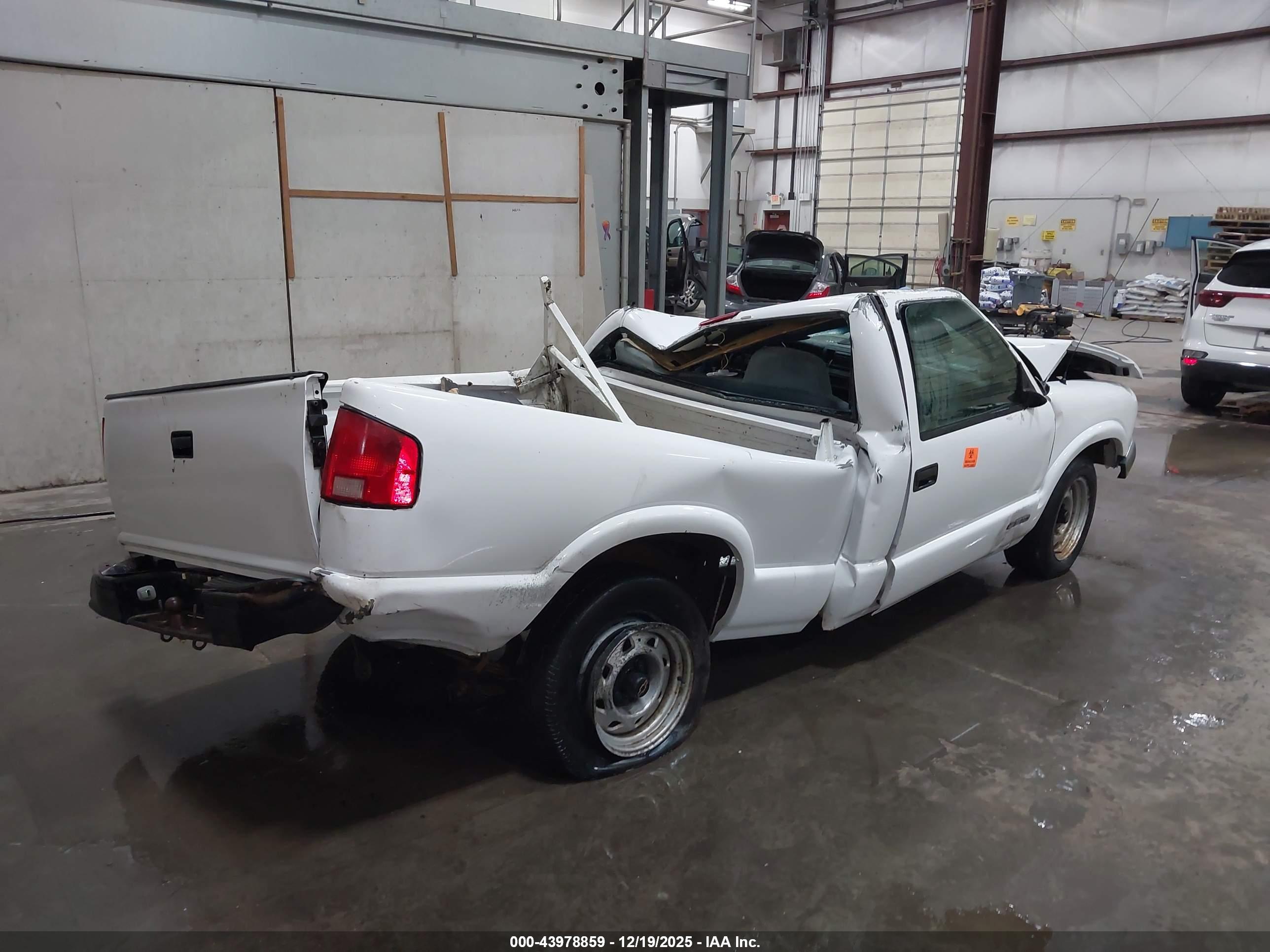 CHEVROLET S image 4