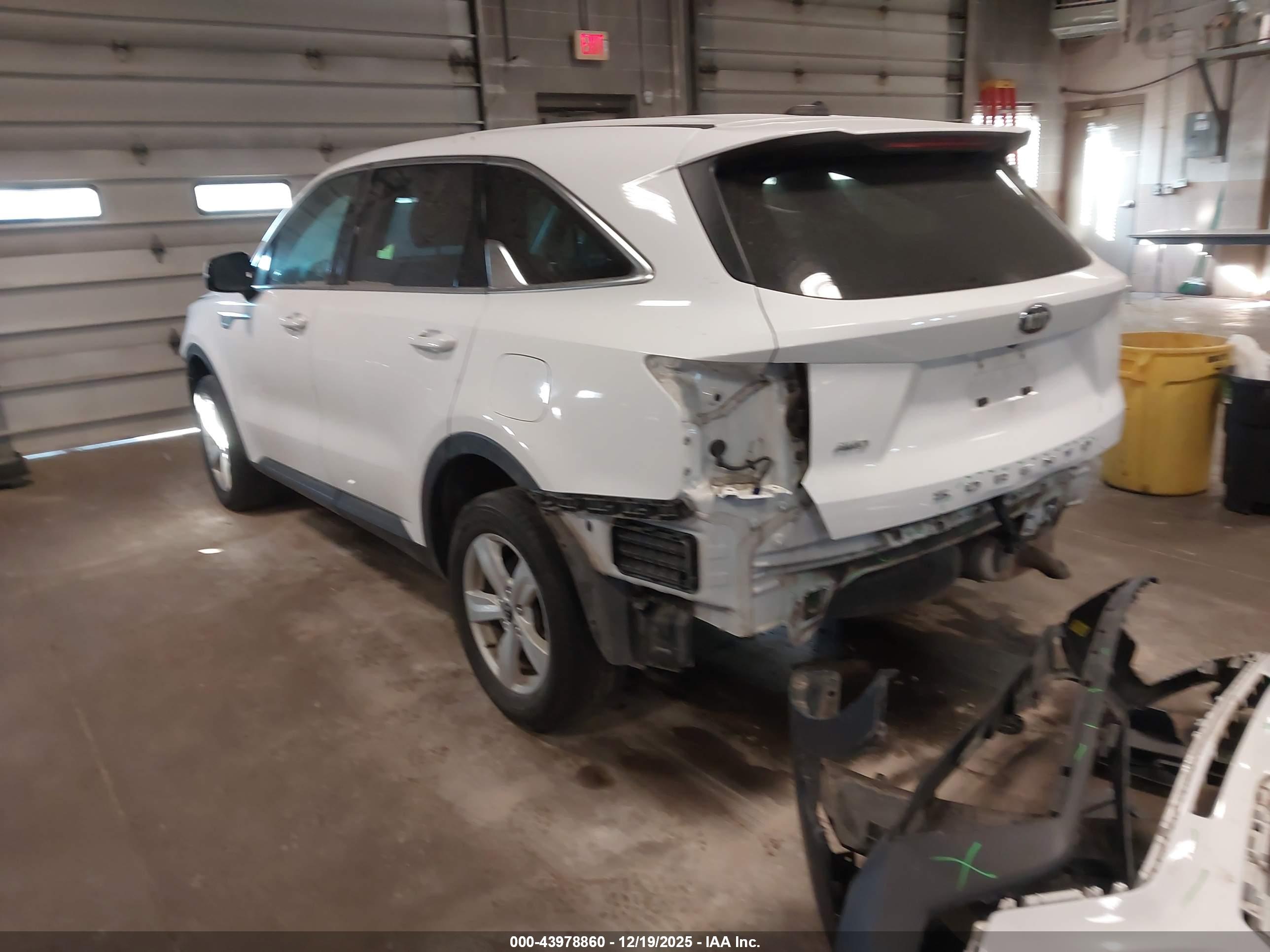 KIA SORENTO image 3