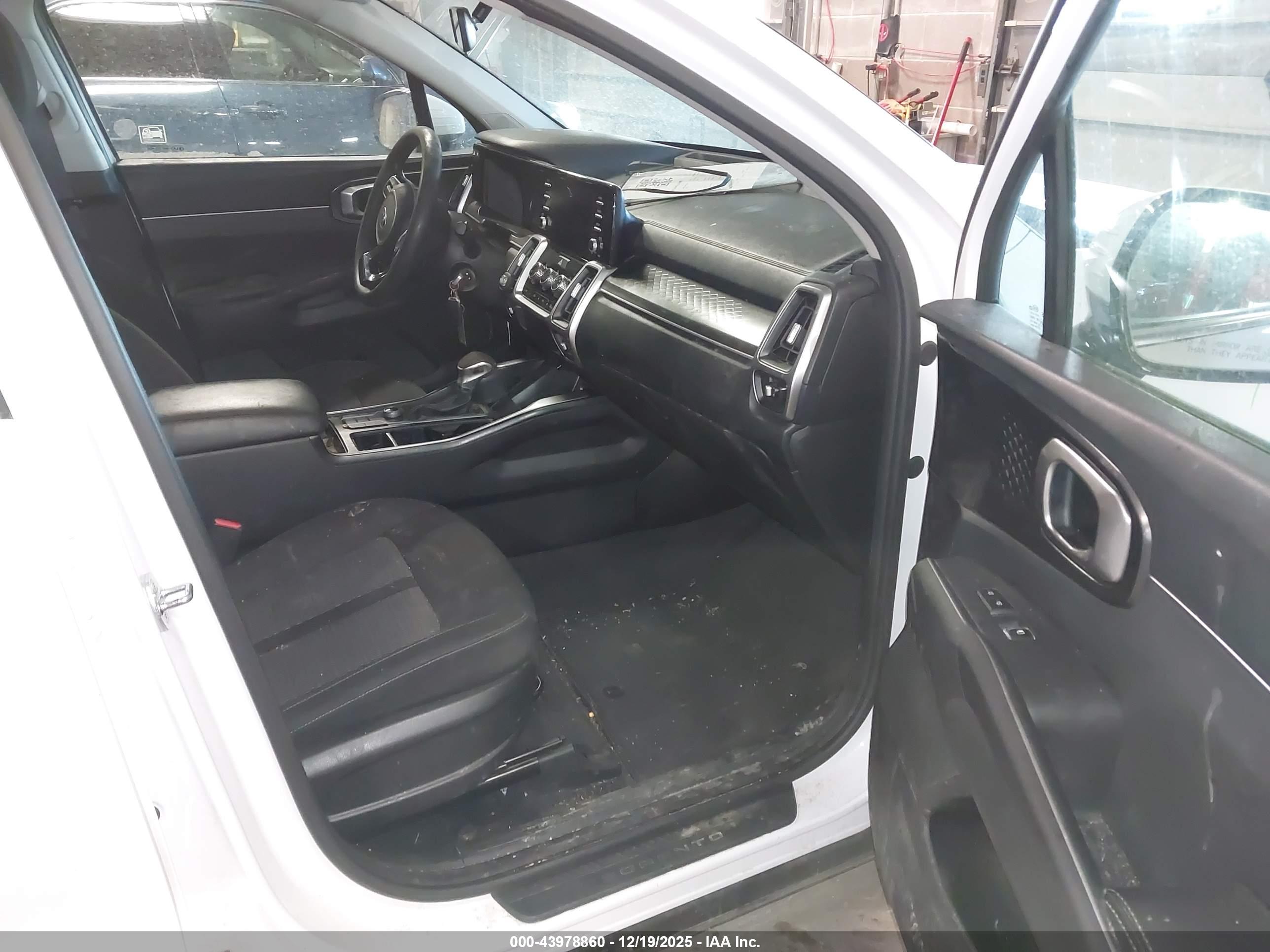 KIA SORENTO image 5