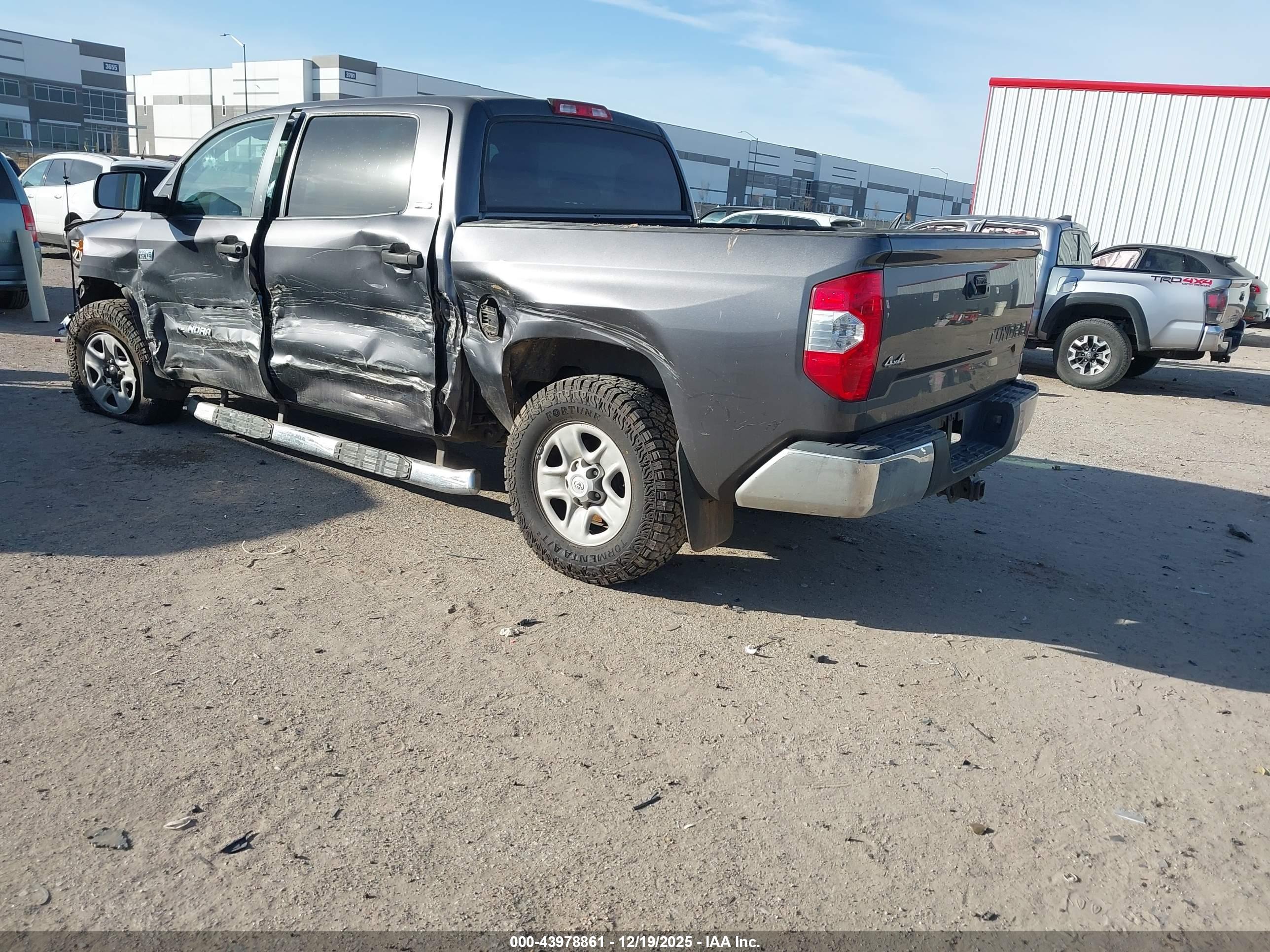 TOYOTA TUNDRA image 3