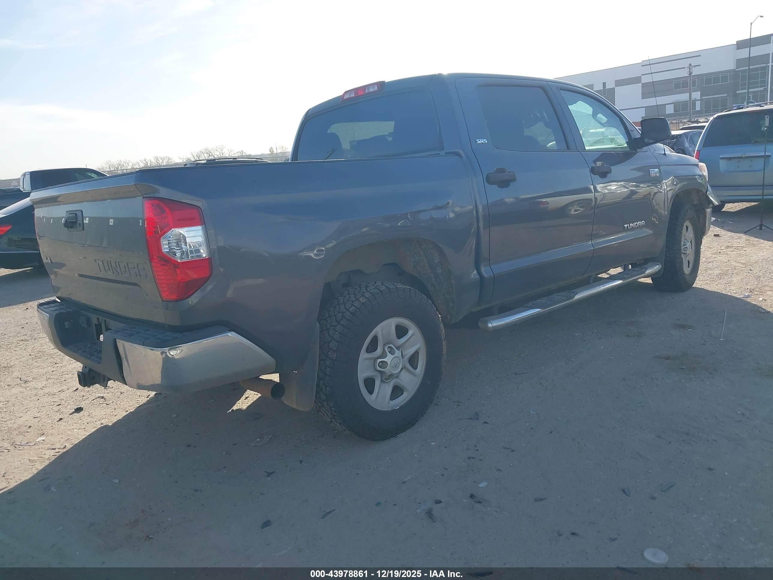 TOYOTA TUNDRA image 4