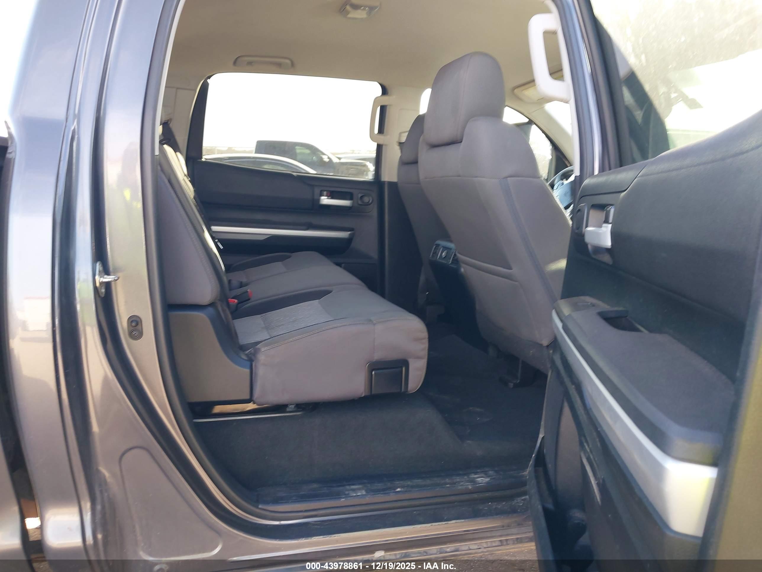 TOYOTA TUNDRA image 8