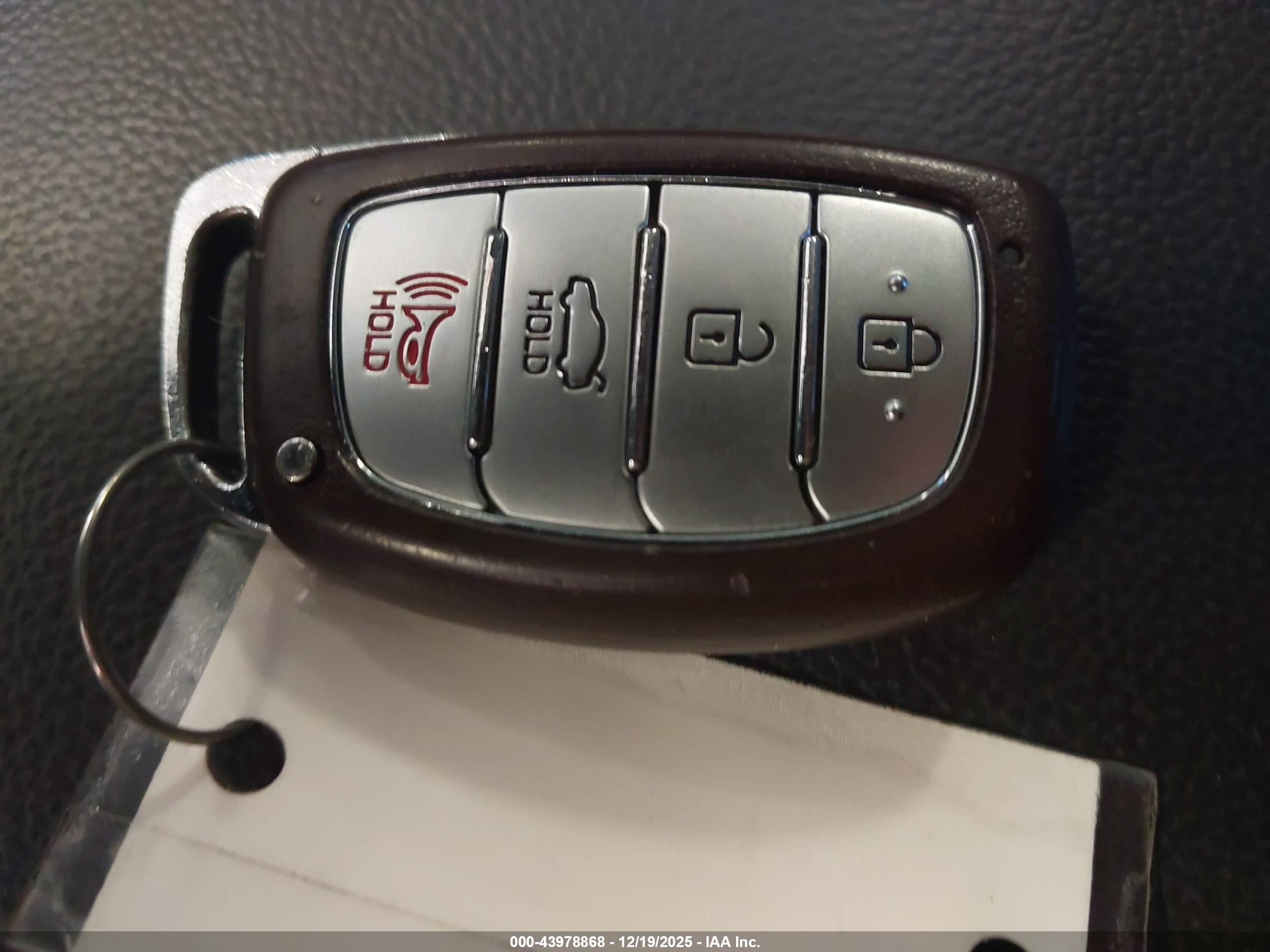HYUNDAI ELANTRA image 11