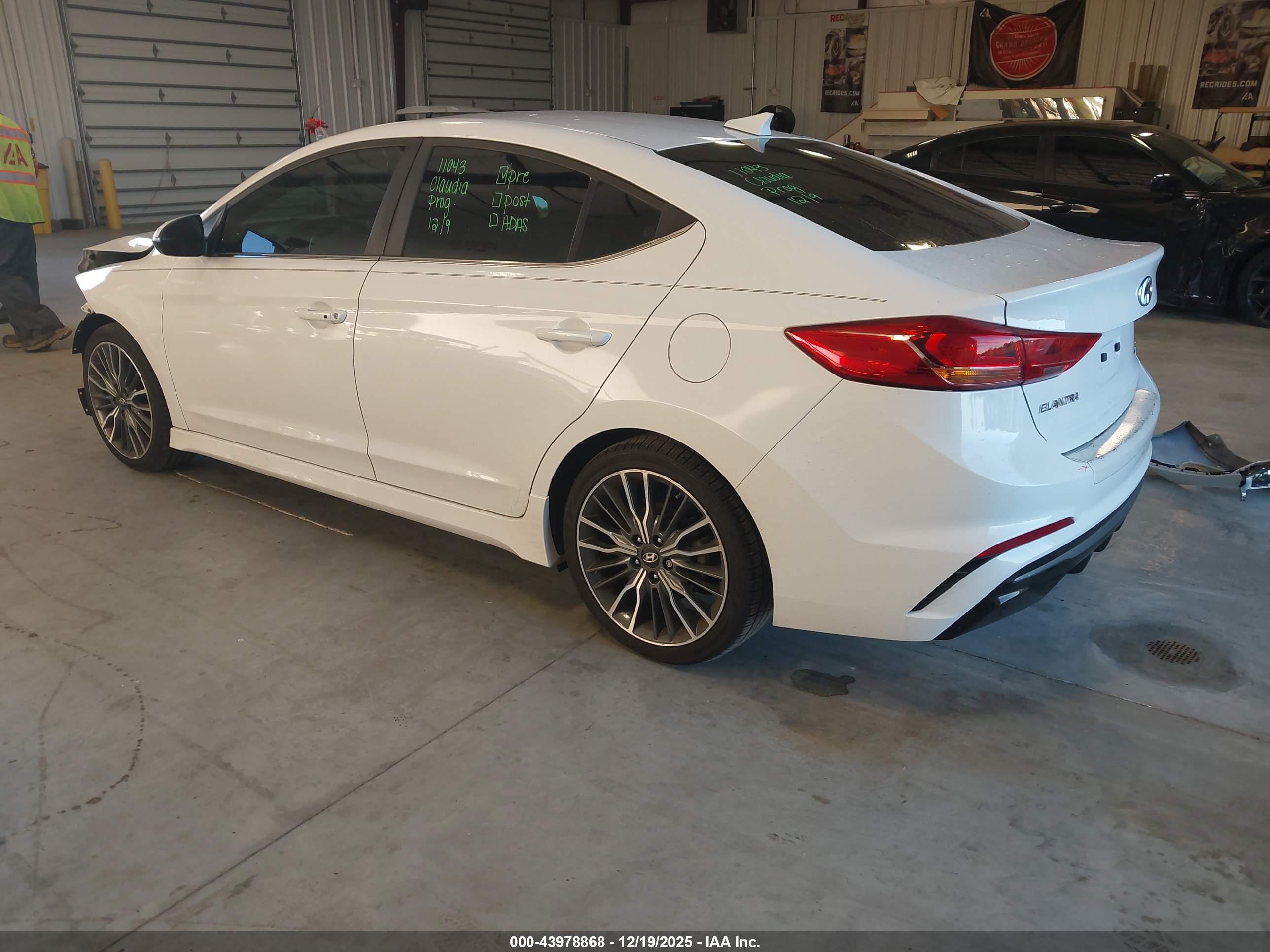HYUNDAI ELANTRA image 3