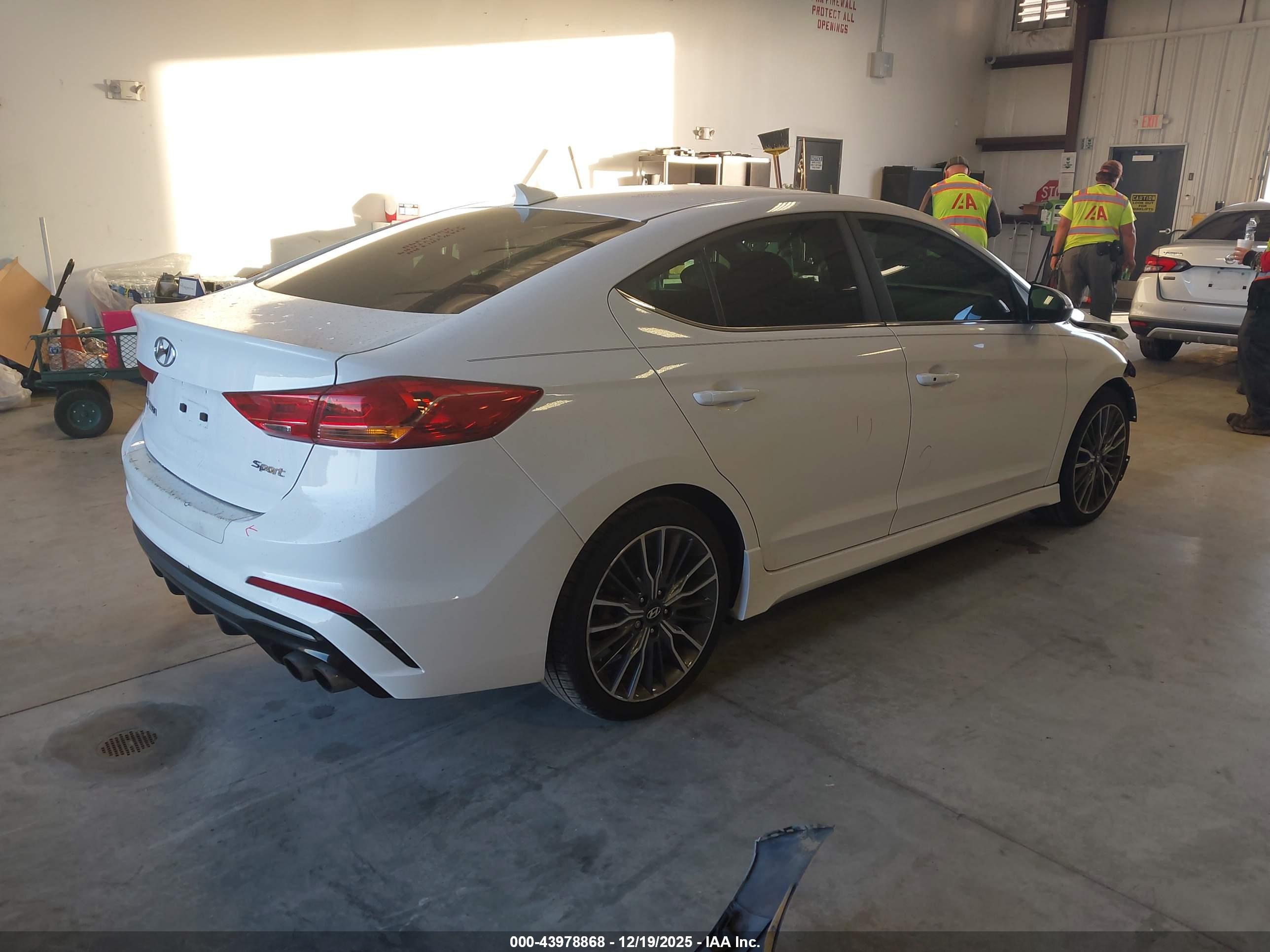HYUNDAI ELANTRA image 4