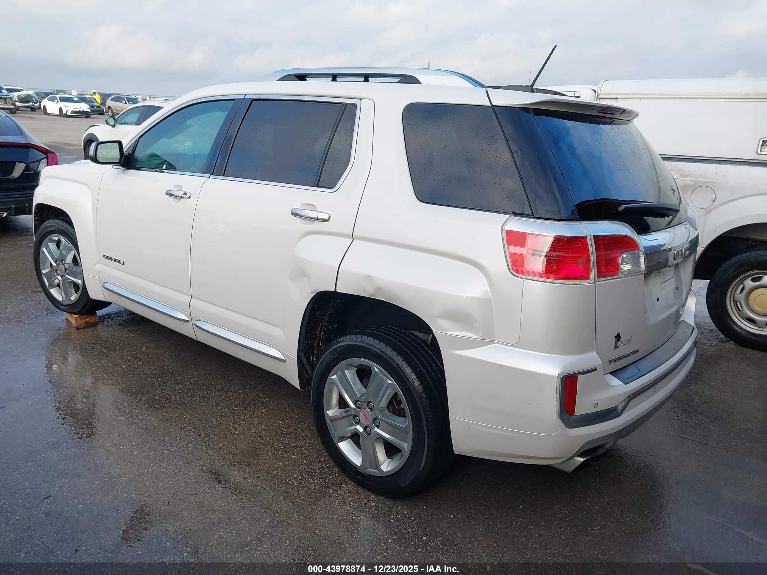 GMC TERRAIN image 3