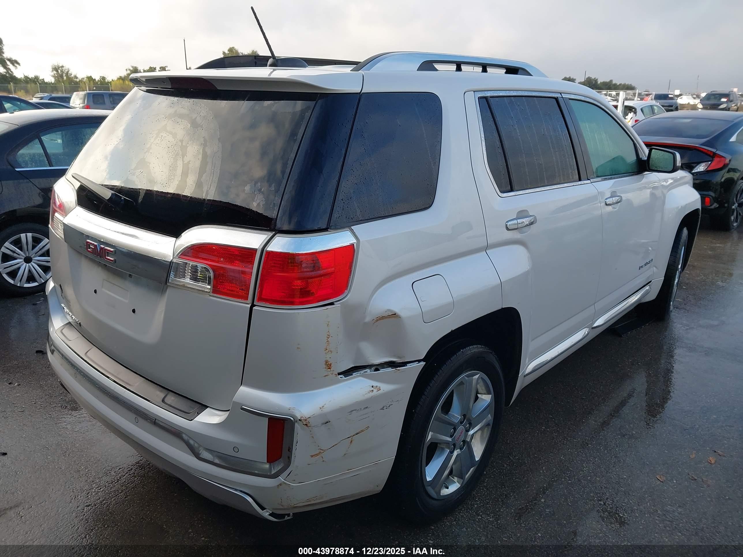 GMC TERRAIN image 4