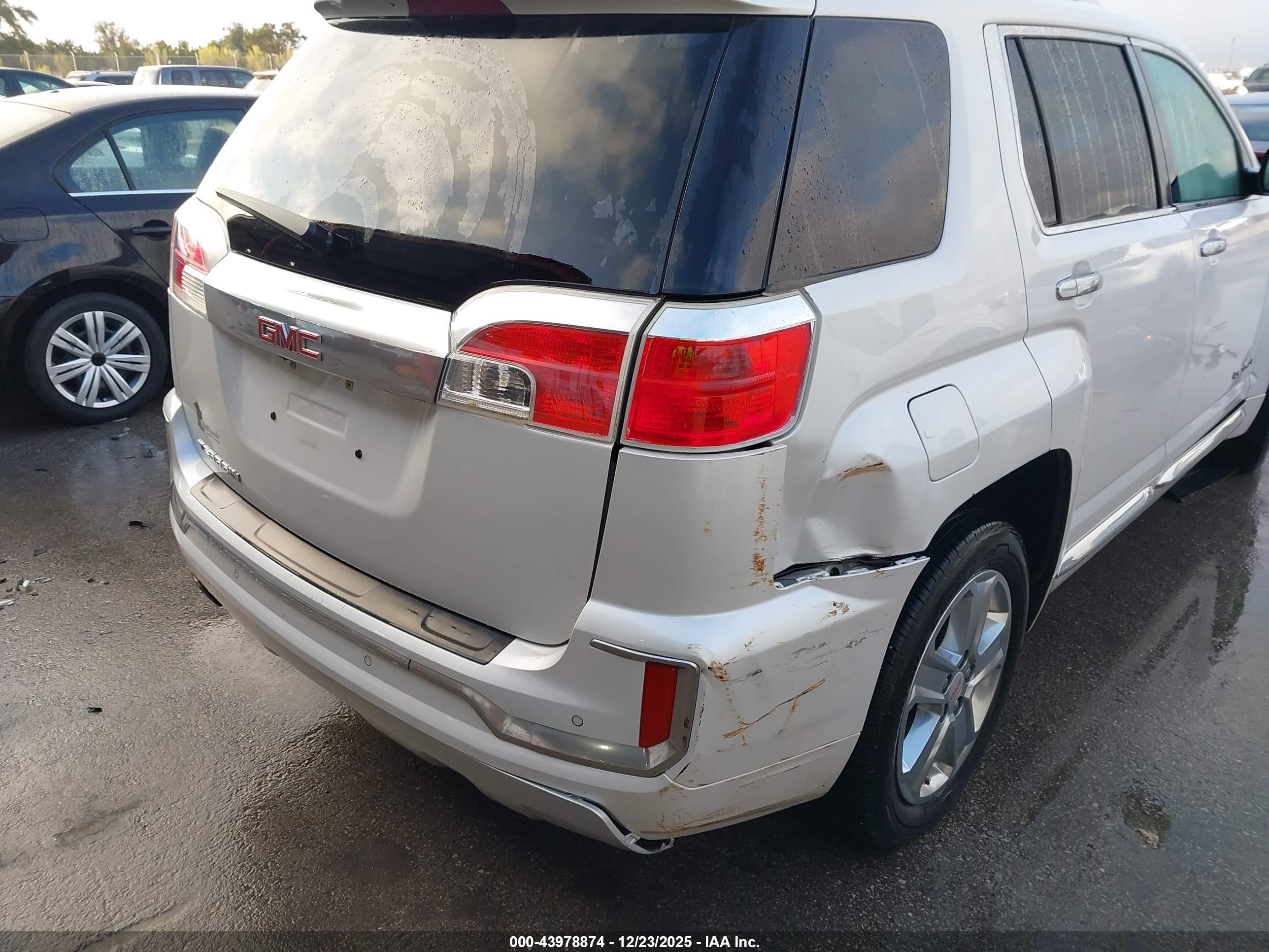 GMC TERRAIN image 6