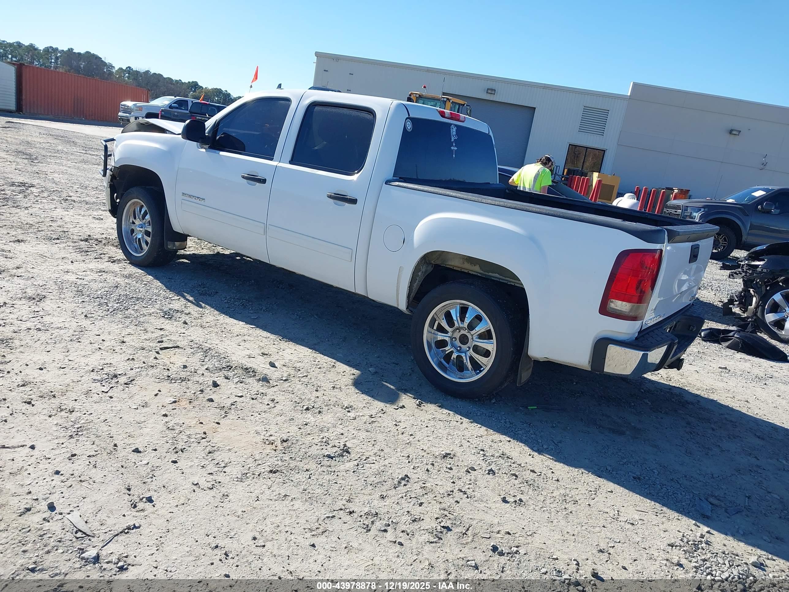 GMC SIERRA image 3