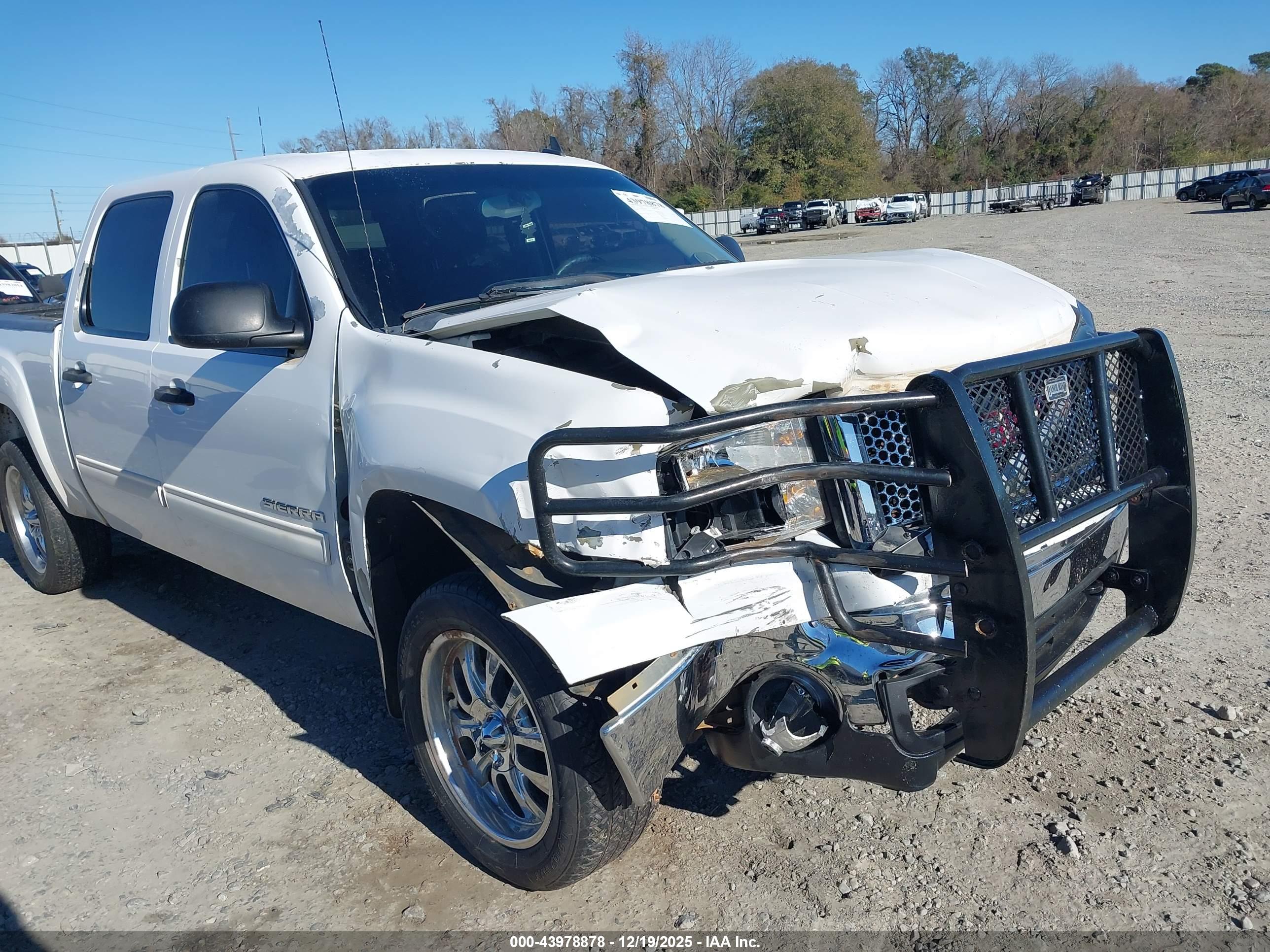 GMC SIERRA image 6
